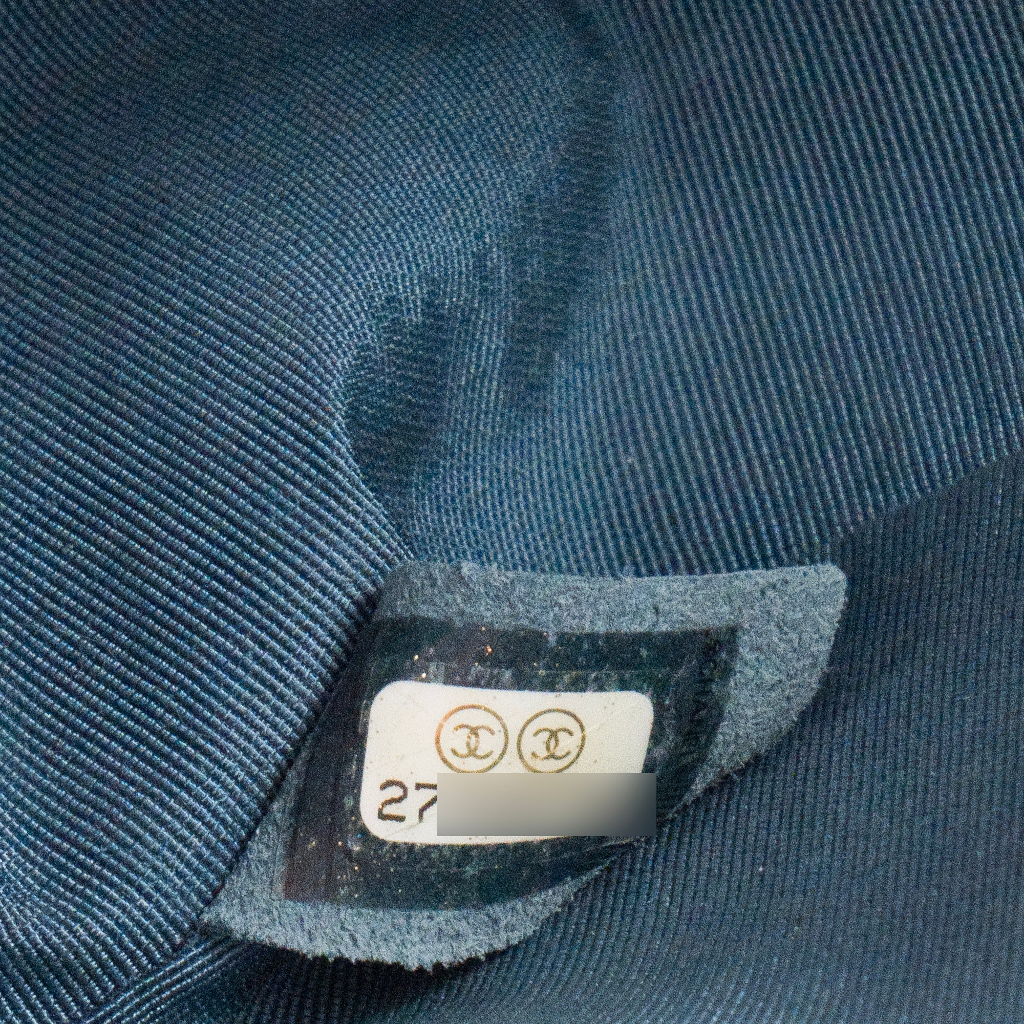 CHANEL - Sac à bandoulière Boy Chanel en cuir lisse bleu gris