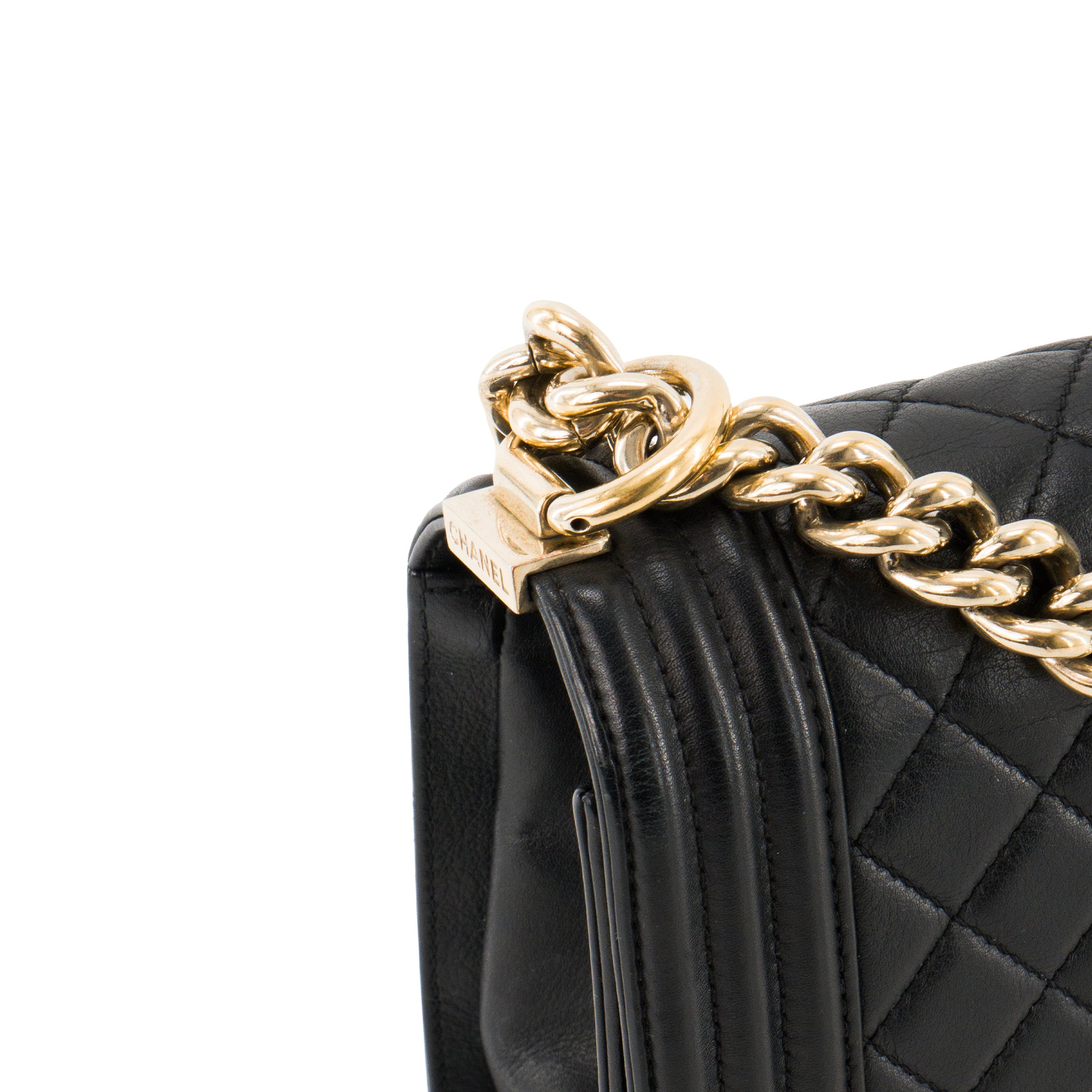 CHANEL - Sac à bandoulière Boy Chanel en cuir lisse noir