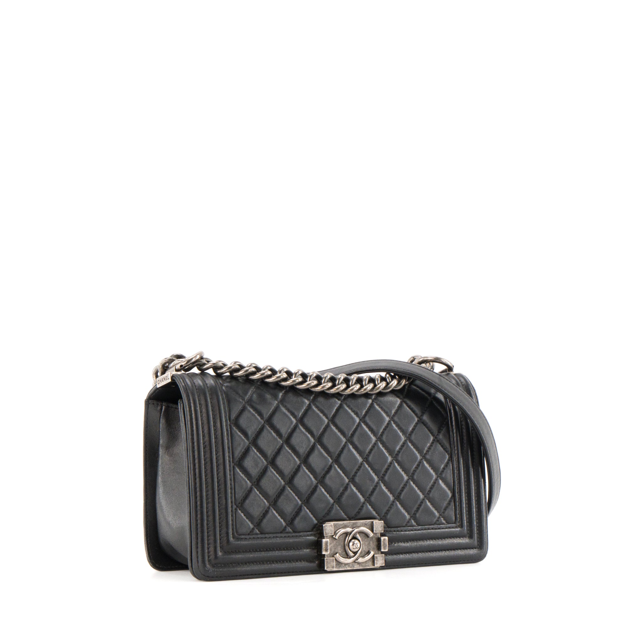 CHANEL - Sac à bandoulière Boy Chanel en cuir lisse noir