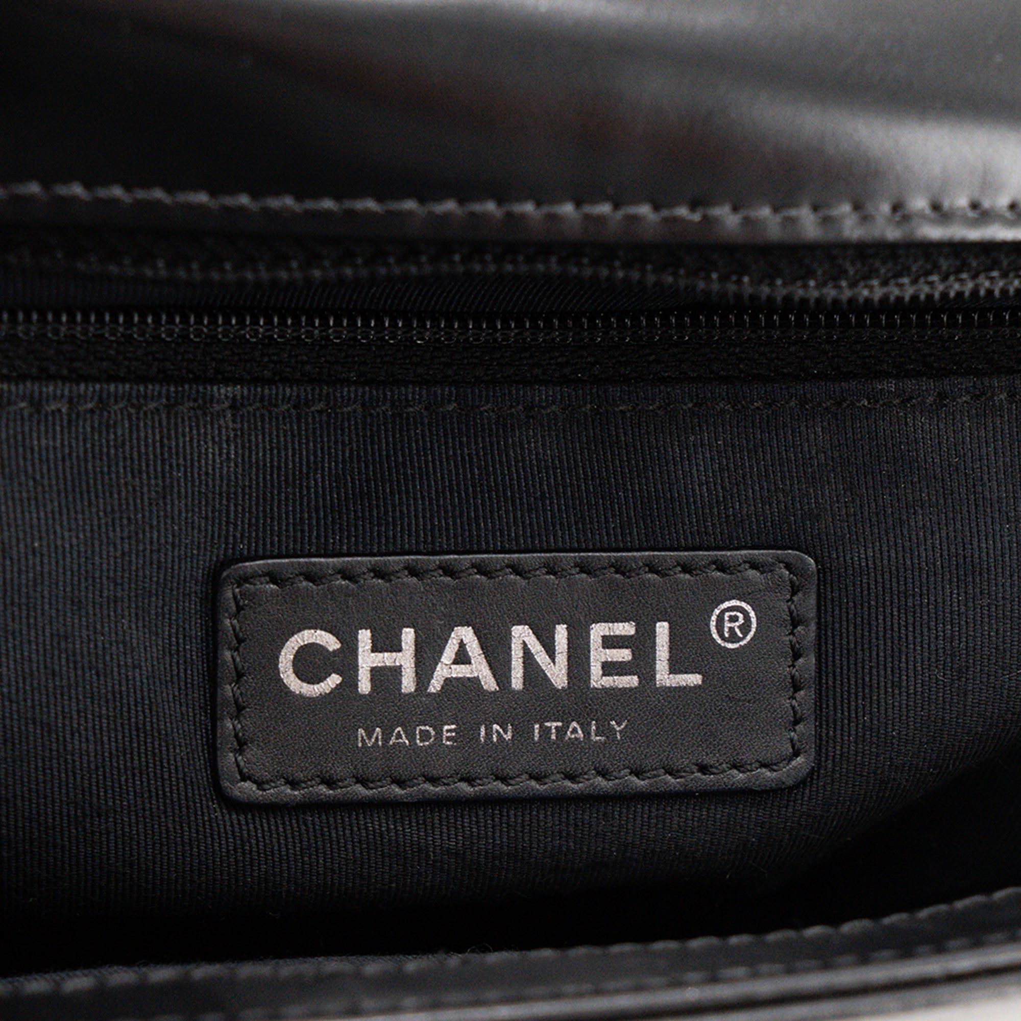 CHANEL - Sac à bandoulière Boy mini Chanel en cuir lisse noir