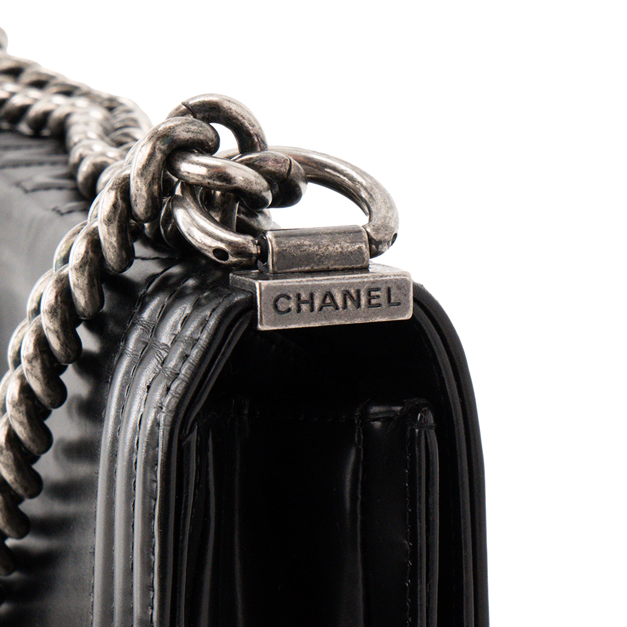 CHANEL - Sac à bandoulière Boy mini Chanel en cuir lisse noir