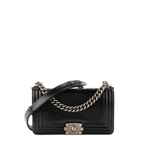 CHANEL - Sac à bandoulière Boy mini Chanel en cuir lisse noir
