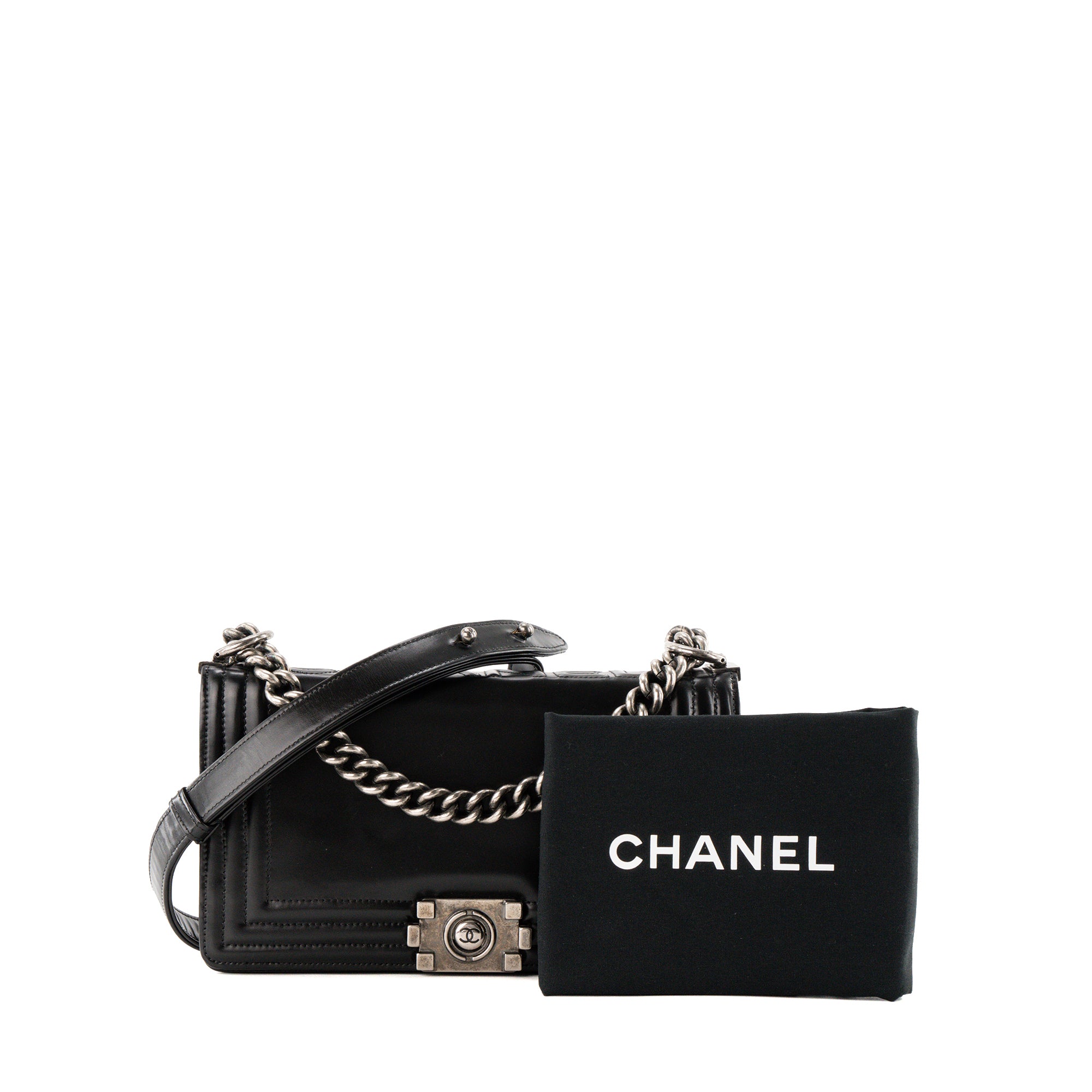CHANEL - Sac à bandoulière Boy mini Chanel en cuir lisse noir