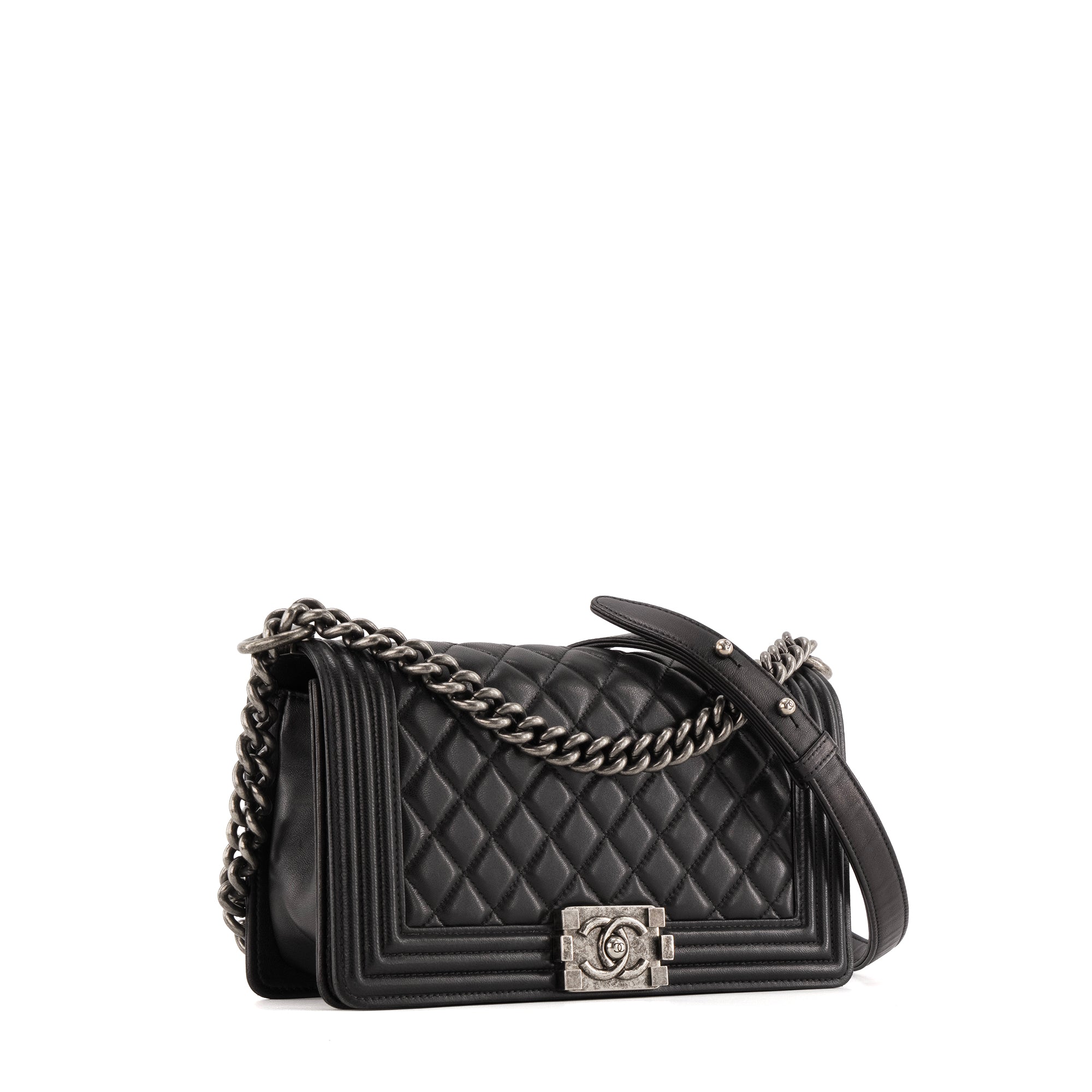 CHANEL - Sac à bandoulière Boy Chanel en cuir lisse noir