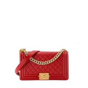 CHANEL - Sac à bandoulière Boy Chanel en cuir lisse rouge