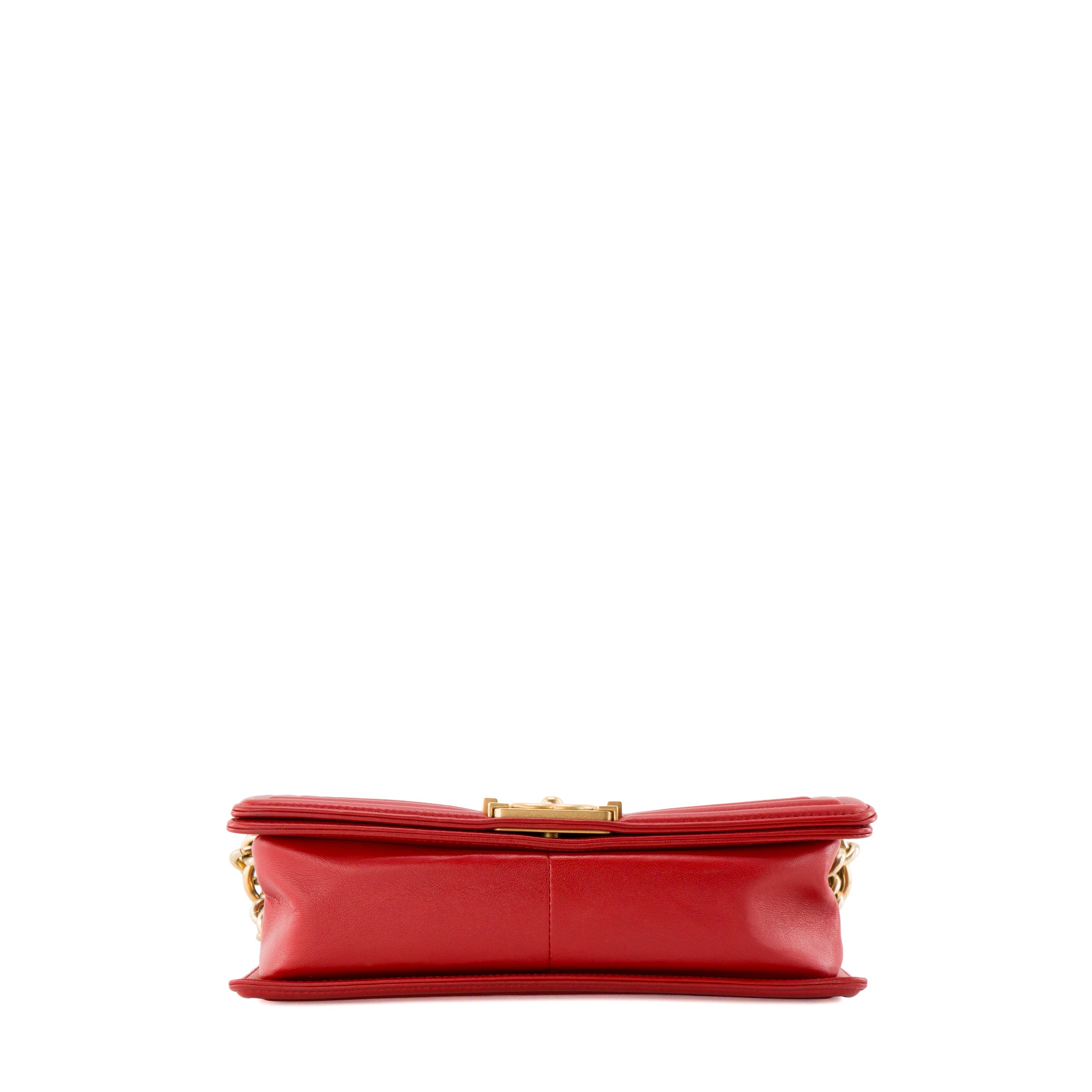 CHANEL - Sac à bandoulière Boy Chanel en cuir lisse rouge