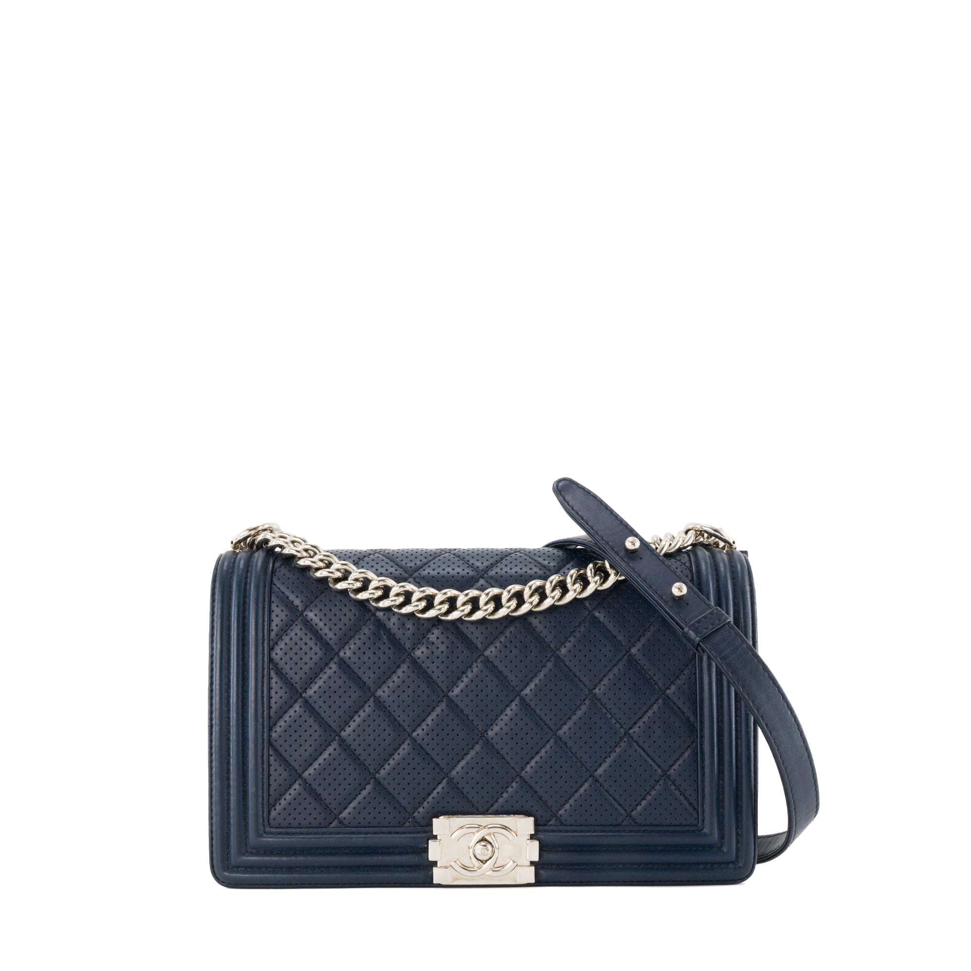 CHANEL - Sac à bandoulière Boy Chanel en cuir perforé bleu marine