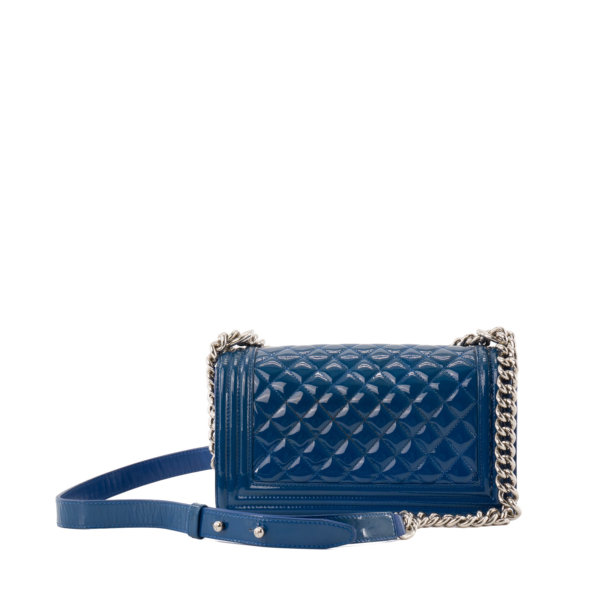 CHANEL - Sac à bandoulière Boy Chanel en cuir verni bleu marine