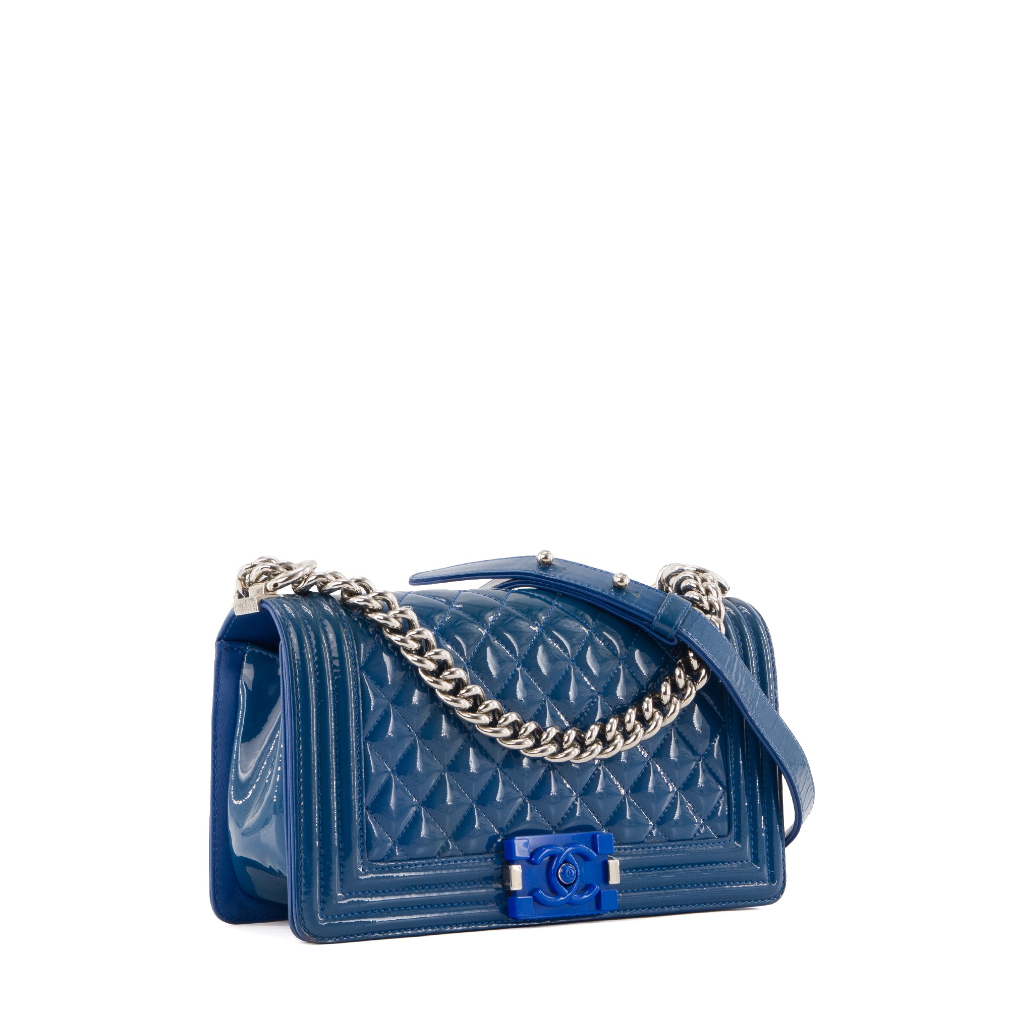 CHANEL - Sac à bandoulière Boy Chanel en cuir verni bleu marine