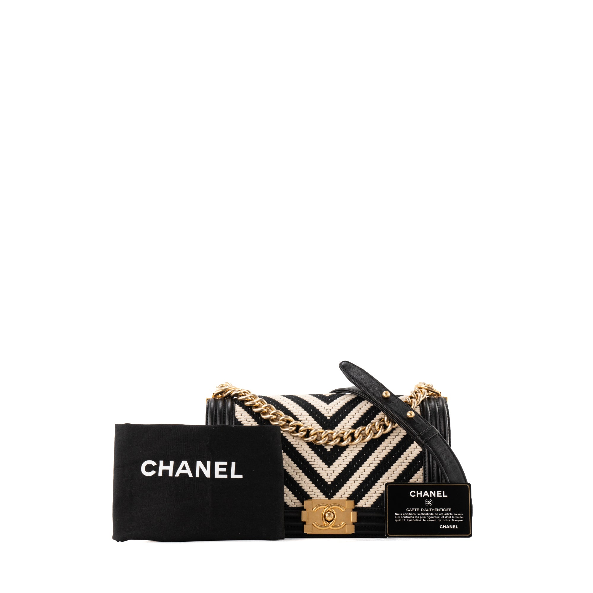 CHANEL - Sac à bandoulière Boy Chanel en toile à chevron beige et noir