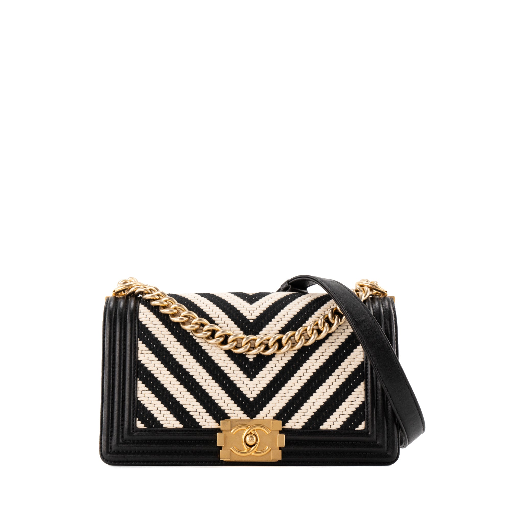 CHANEL - Sac à bandoulière Boy Chanel en toile à chevron beige et noir