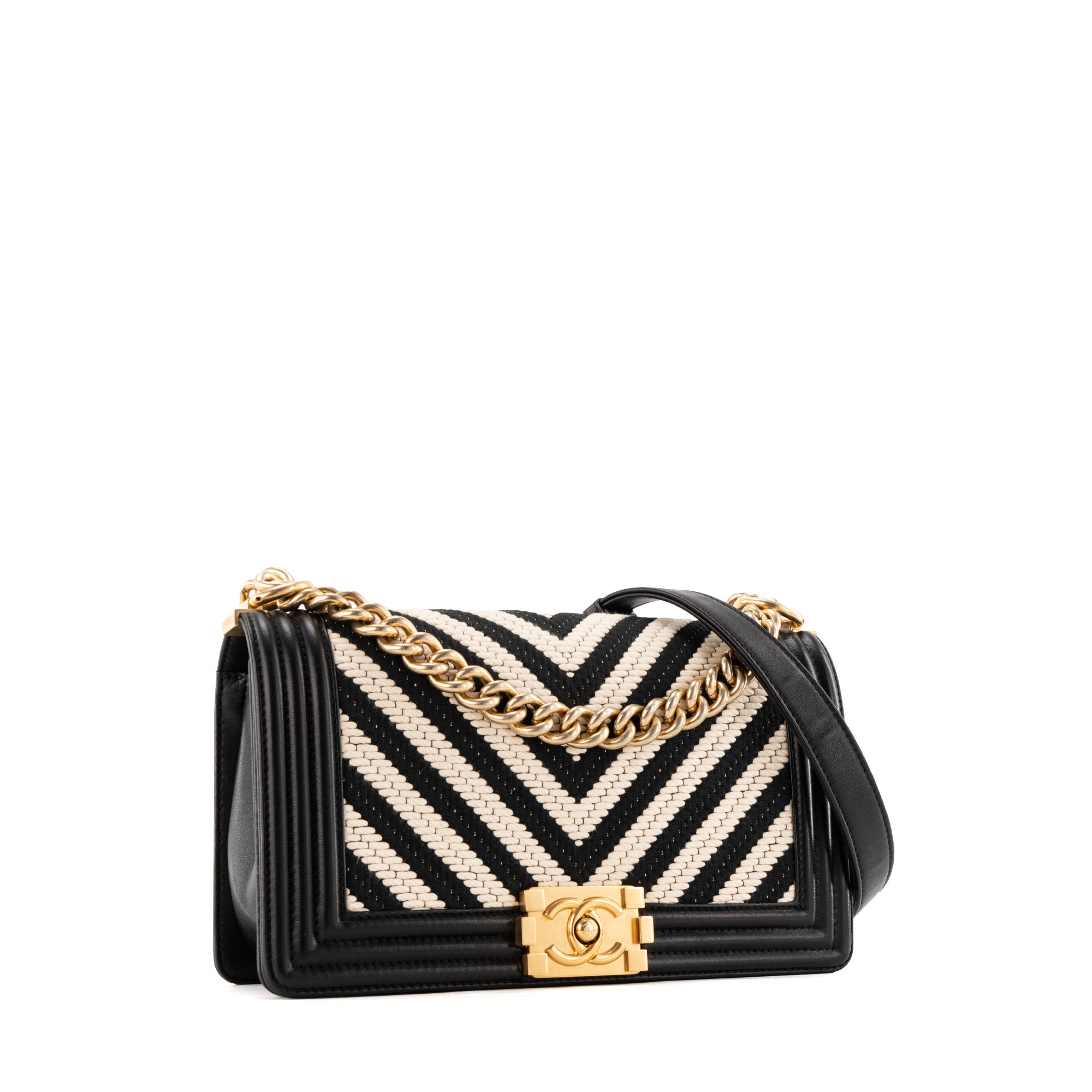 CHANEL - Sac à bandoulière Boy Chanel en toile à chevron beige et noir