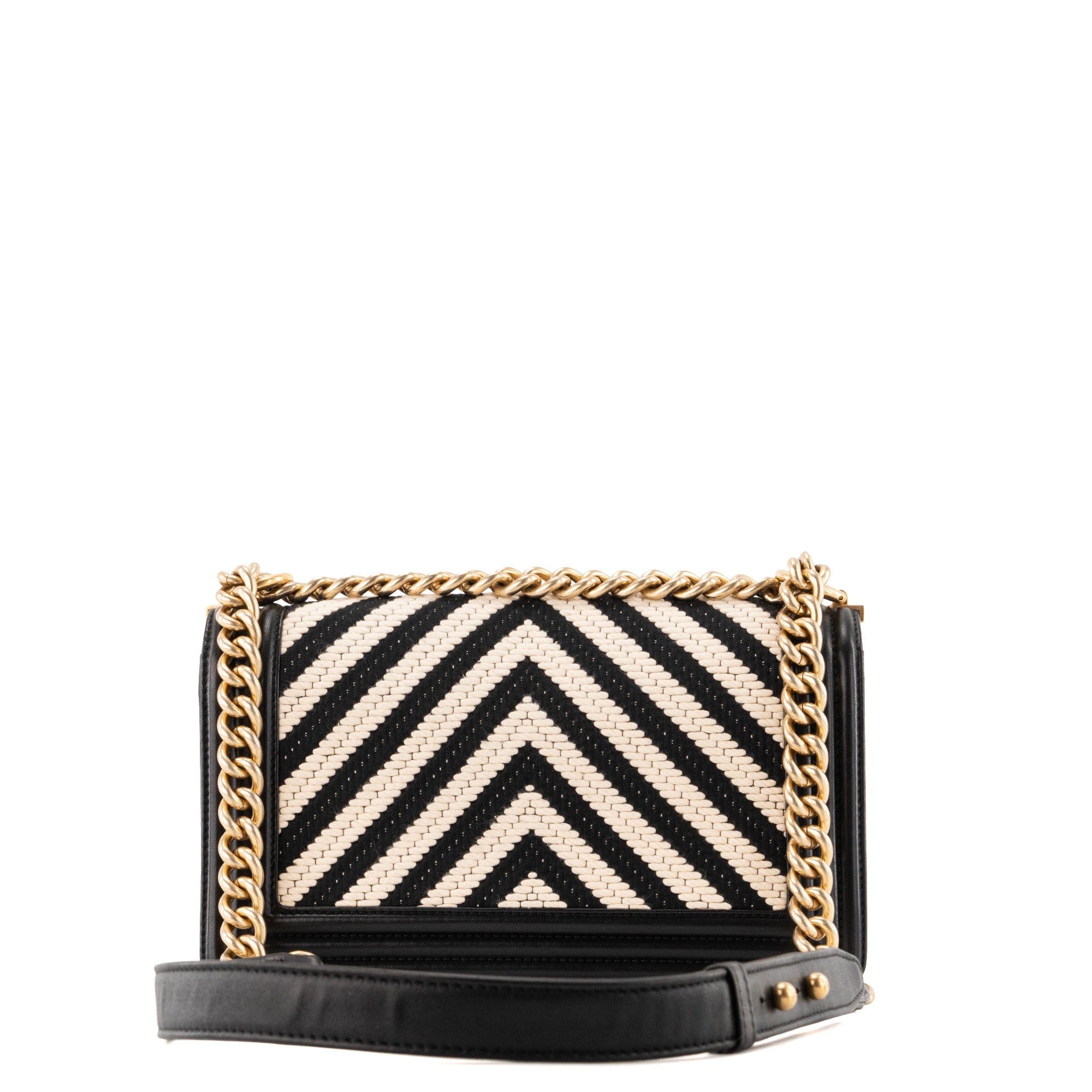 CHANEL - Sac à bandoulière Boy Chanel en toile à chevron beige et noir