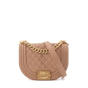 CHANEL - Sac à bandoulière Boy Curve Chanel en cuir caviar marron