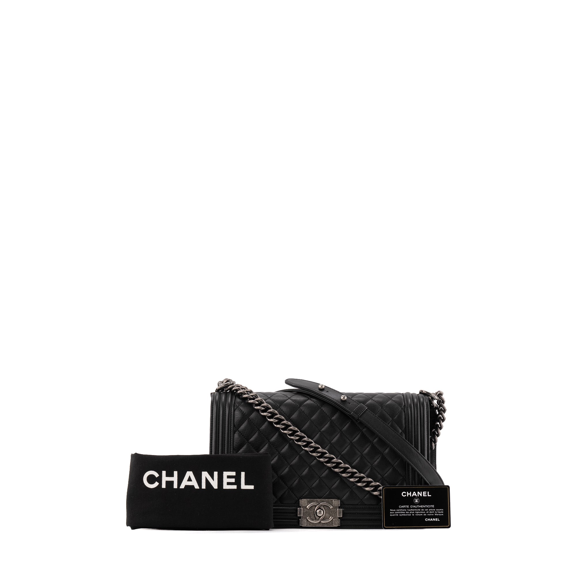 CHANEL - Sac à bandoulière Boy Chanel en cuir lisse noir