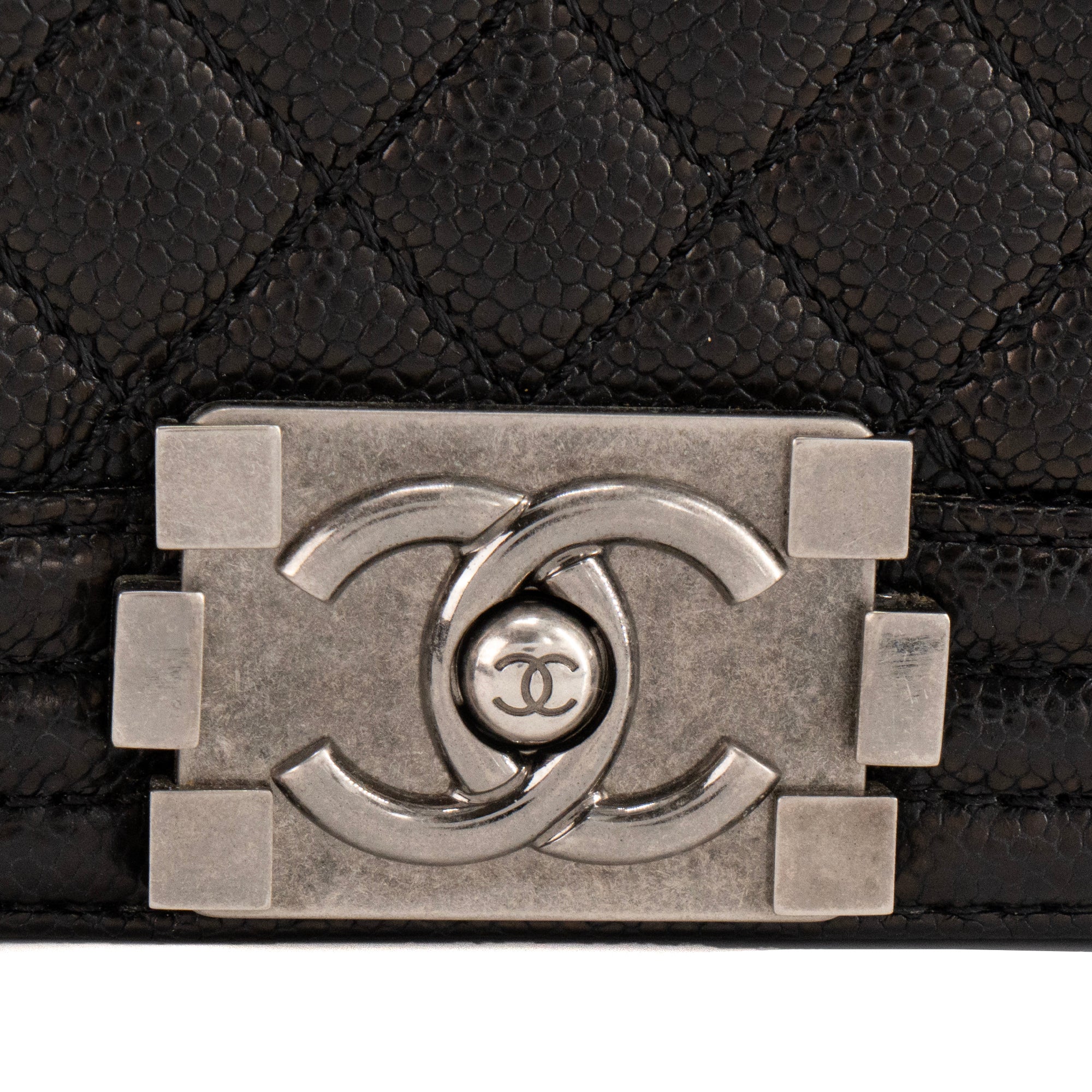 CHANEL - Sac à bandoulière Boy Large Chanel en cuir caviar noir