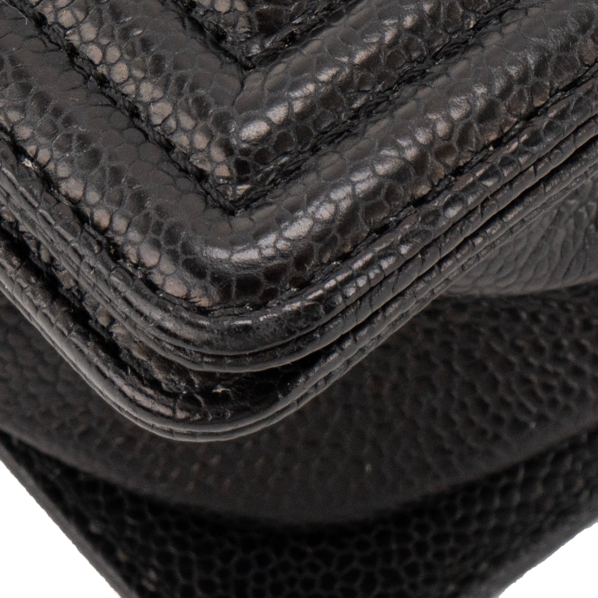 CHANEL - Sac à bandoulière Boy Large Chanel en cuir caviar noir