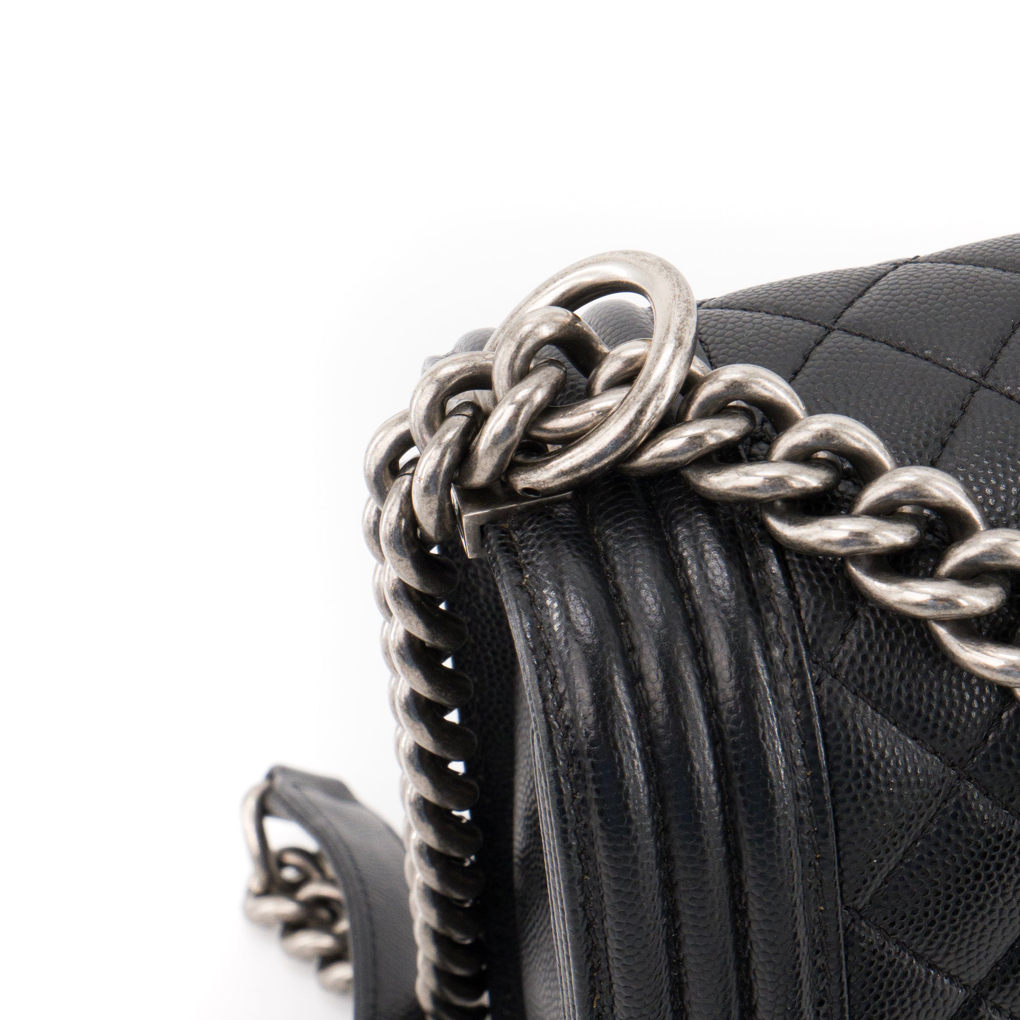 CHANEL - Sac à bandoulière Boy Large Chanel en cuir caviar noir
