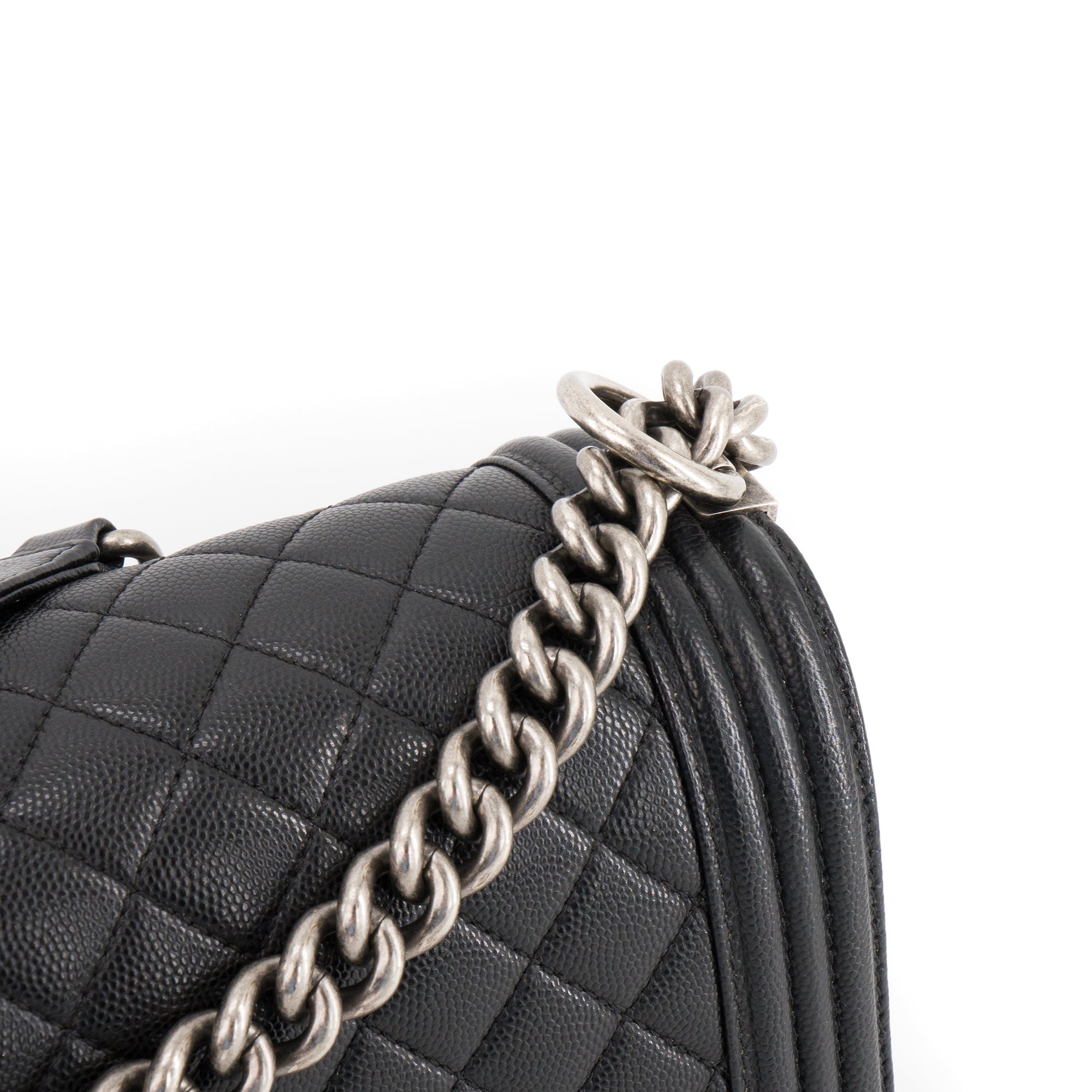 CHANEL - Sac à bandoulière Boy Large Chanel en cuir caviar noir
