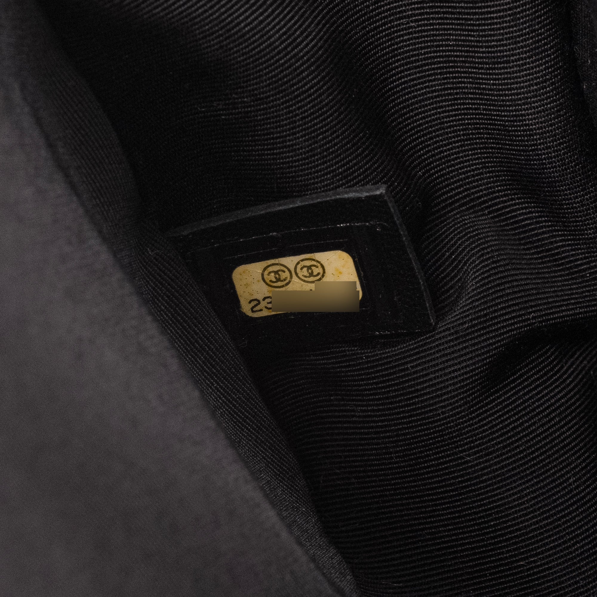 CHANEL - Sac à bandoulière Boy medium Chanel en cuir et tweed gris tweed édition limitée