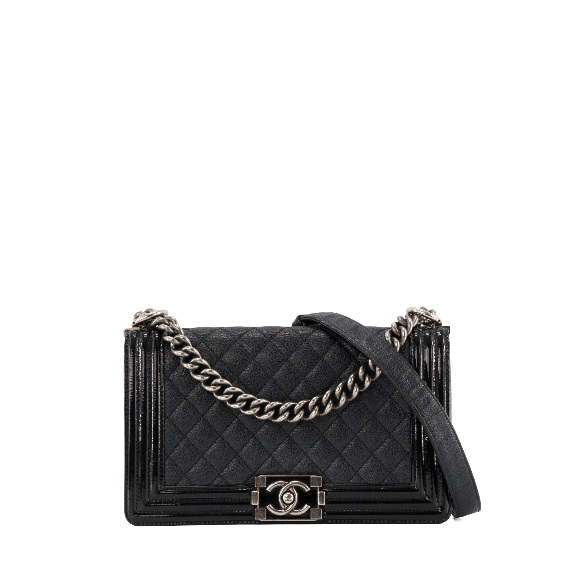 CHANEL - Sac à bandoulière Boy medium Chanel en cuir grainé et verni noir