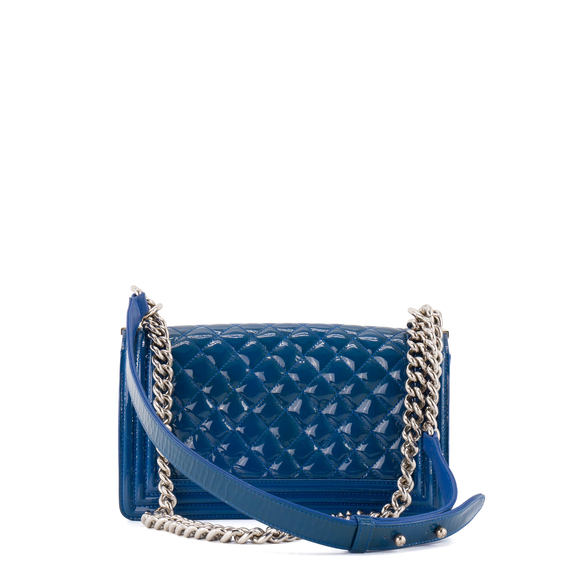 CHANEL - Sac à bandoulière Boy medium Chanel en cuir verni bleu marine