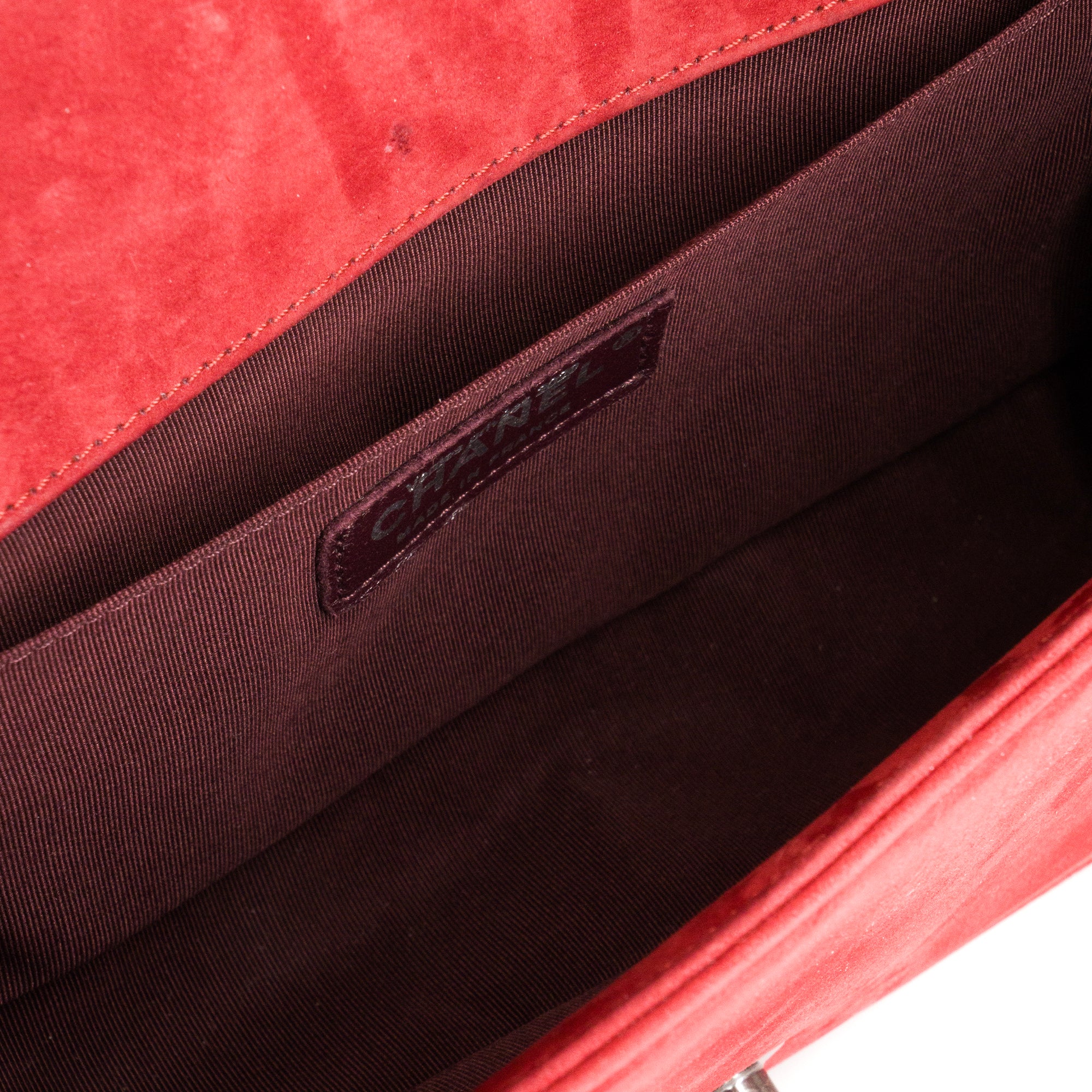 CHANEL - Sac à bandoulière Boy medium Chanel en daim rouge