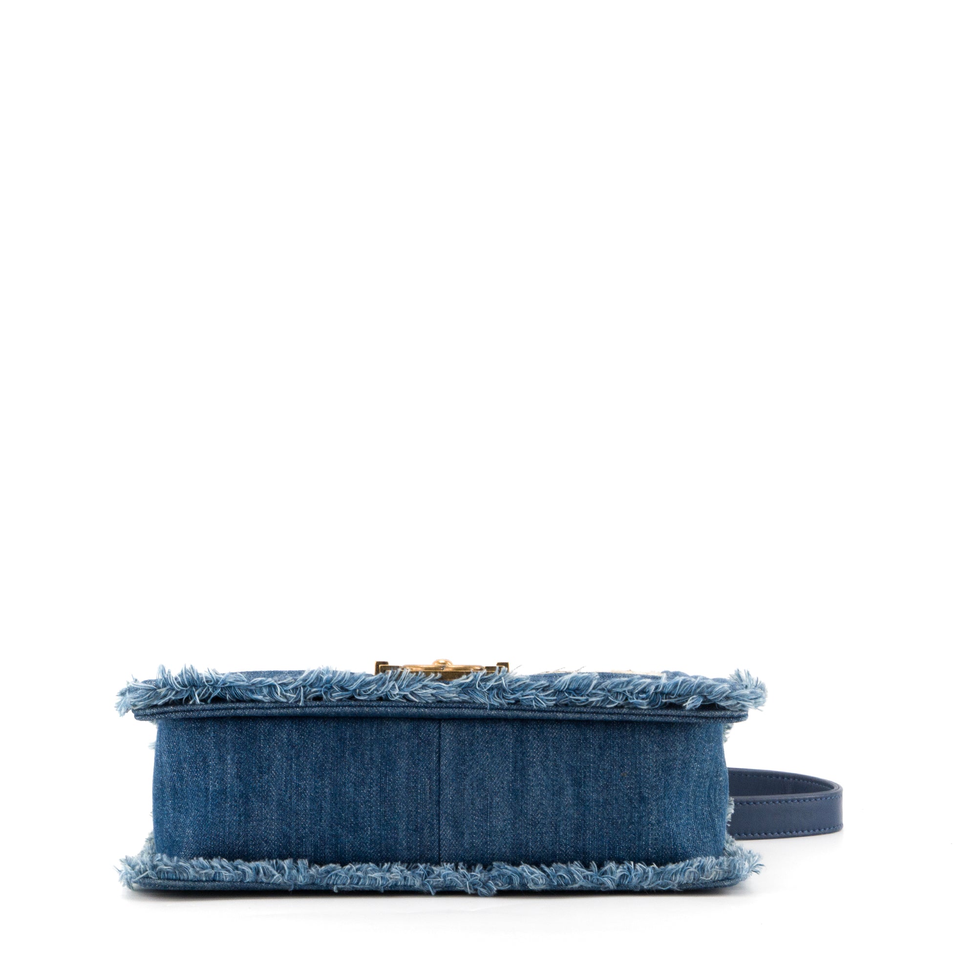 CHANEL - Sac à bandoulière Boy medium Chanel en denim patchwork bleu