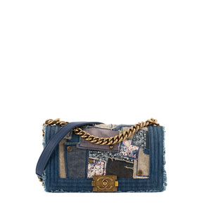 CHANEL - Sac à bandoulière Boy medium Chanel en denim patchwork bleu
