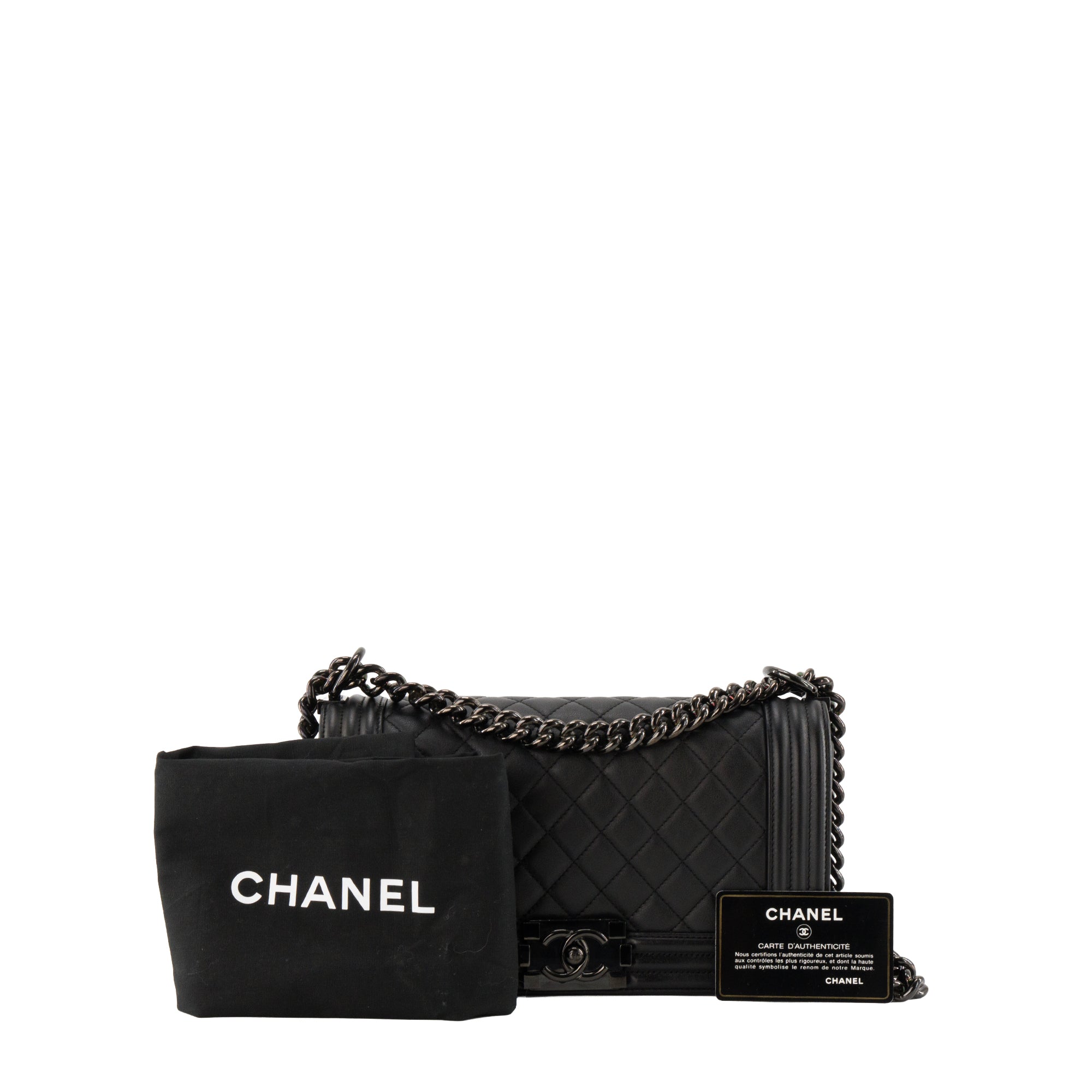 CHANEL - Sac à bandoulière Boy Medium So Black Chanel en cuir lisse noir