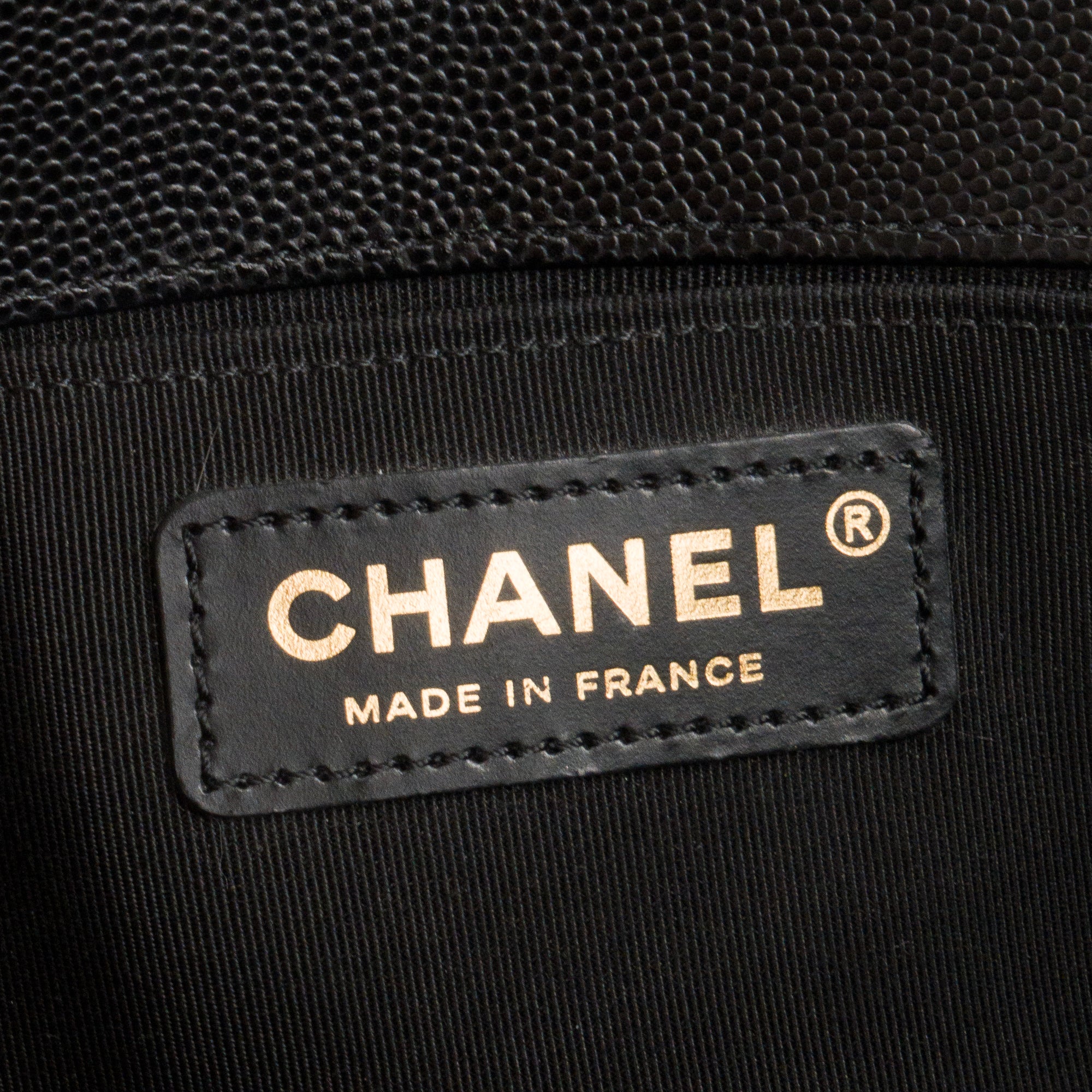 CHANEL - Sac à bandoulière Boy mini Chanel en cuir caviar noir