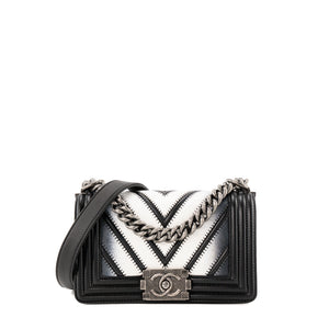 CHANEL - Sac à bandoulière Boy mini Chanel en cuir exotique lézard blanc et cuir lisse noir