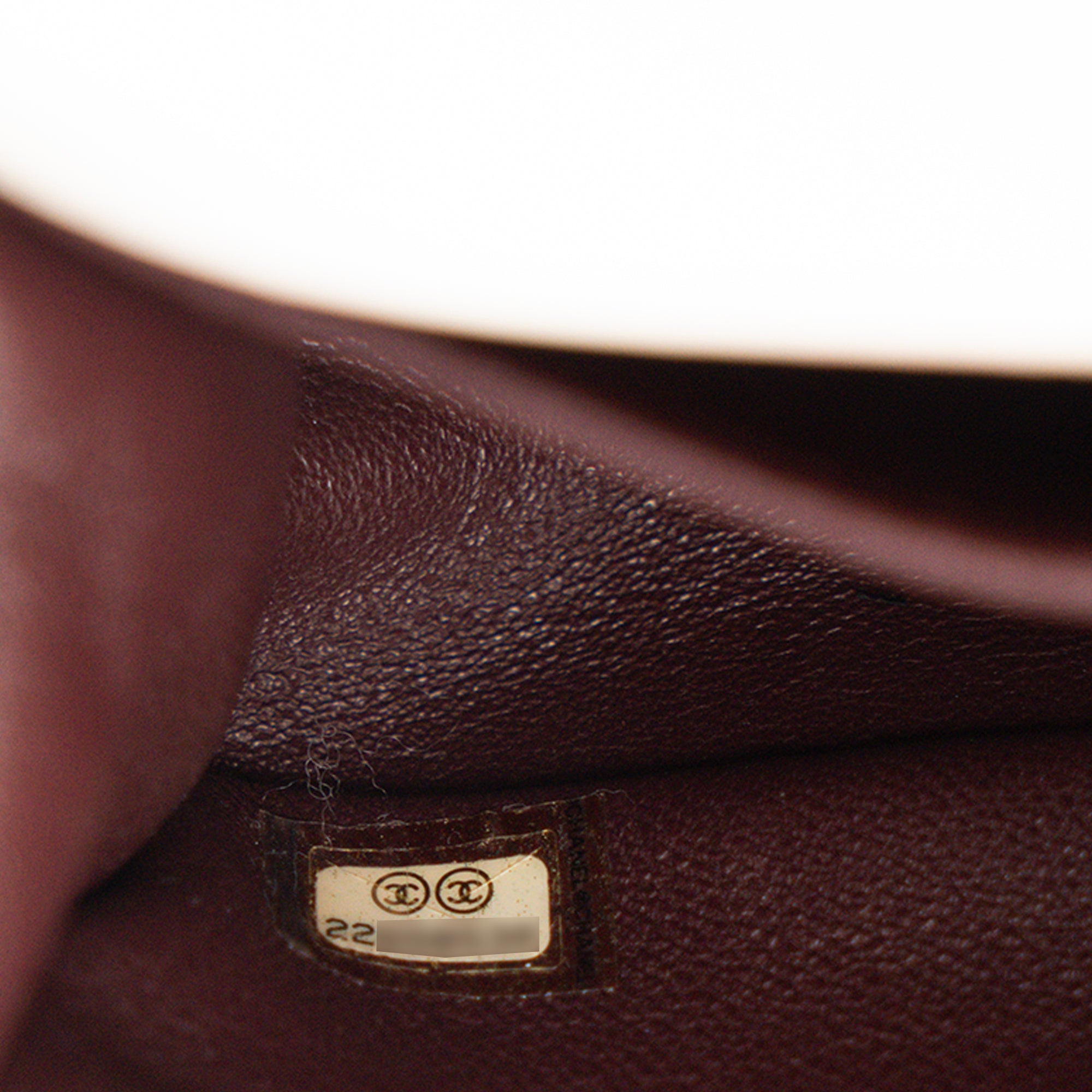 CHANEL - Sac à bandoulière Boy Mini Chanel en cuir lisse blanc et cuir exotique en lézard argenté