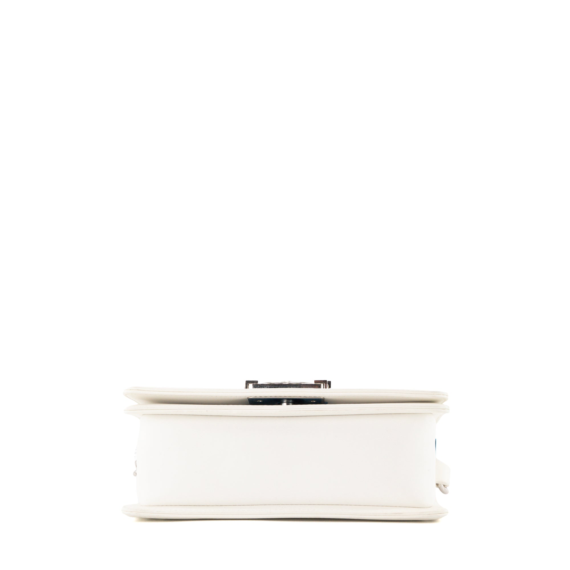 CHANEL - Sac à bandoulière Boy Mini Chanel en cuir lisse blanc et cuir exotique en lézard argenté