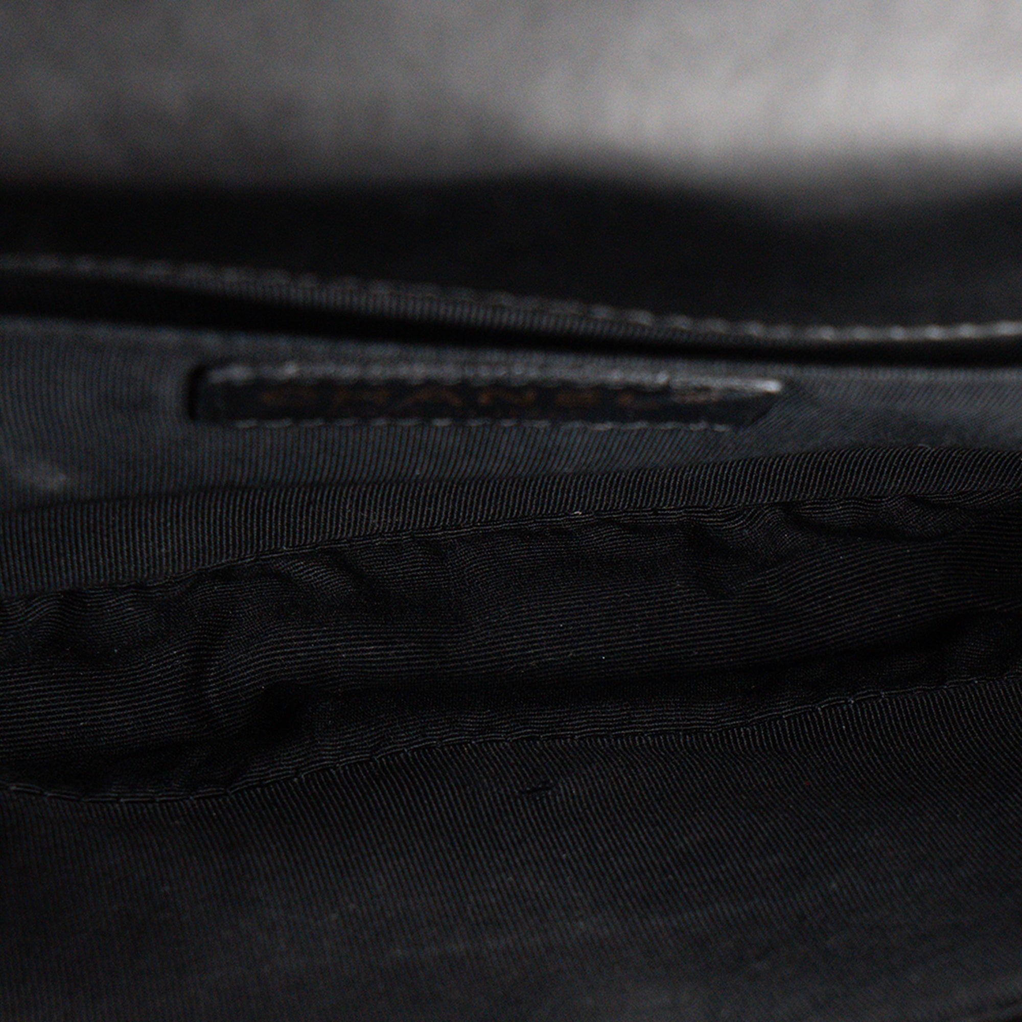 CHANEL - Sac à bandoulière Boy Mini Chanel en cuir lisse noir