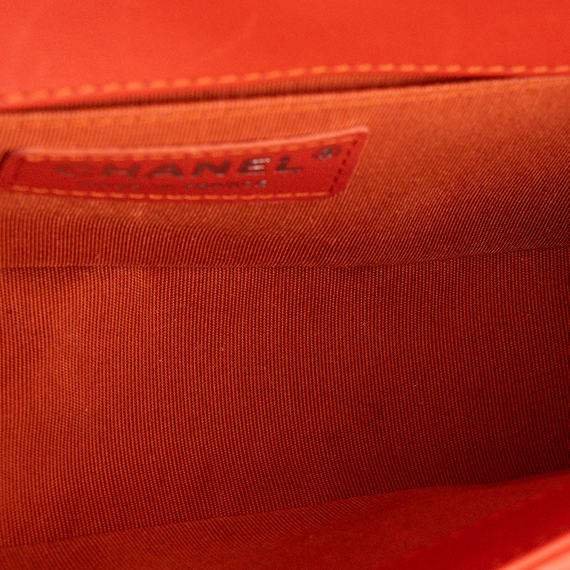 CHANEL - Sac à bandoulière Boy mini Chanel en cuir lisse orange