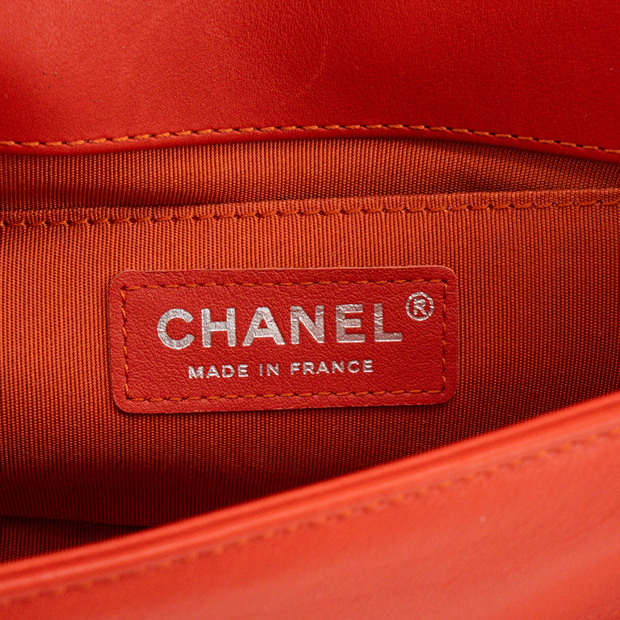 CHANEL - Sac à bandoulière Boy mini Chanel en cuir lisse orange