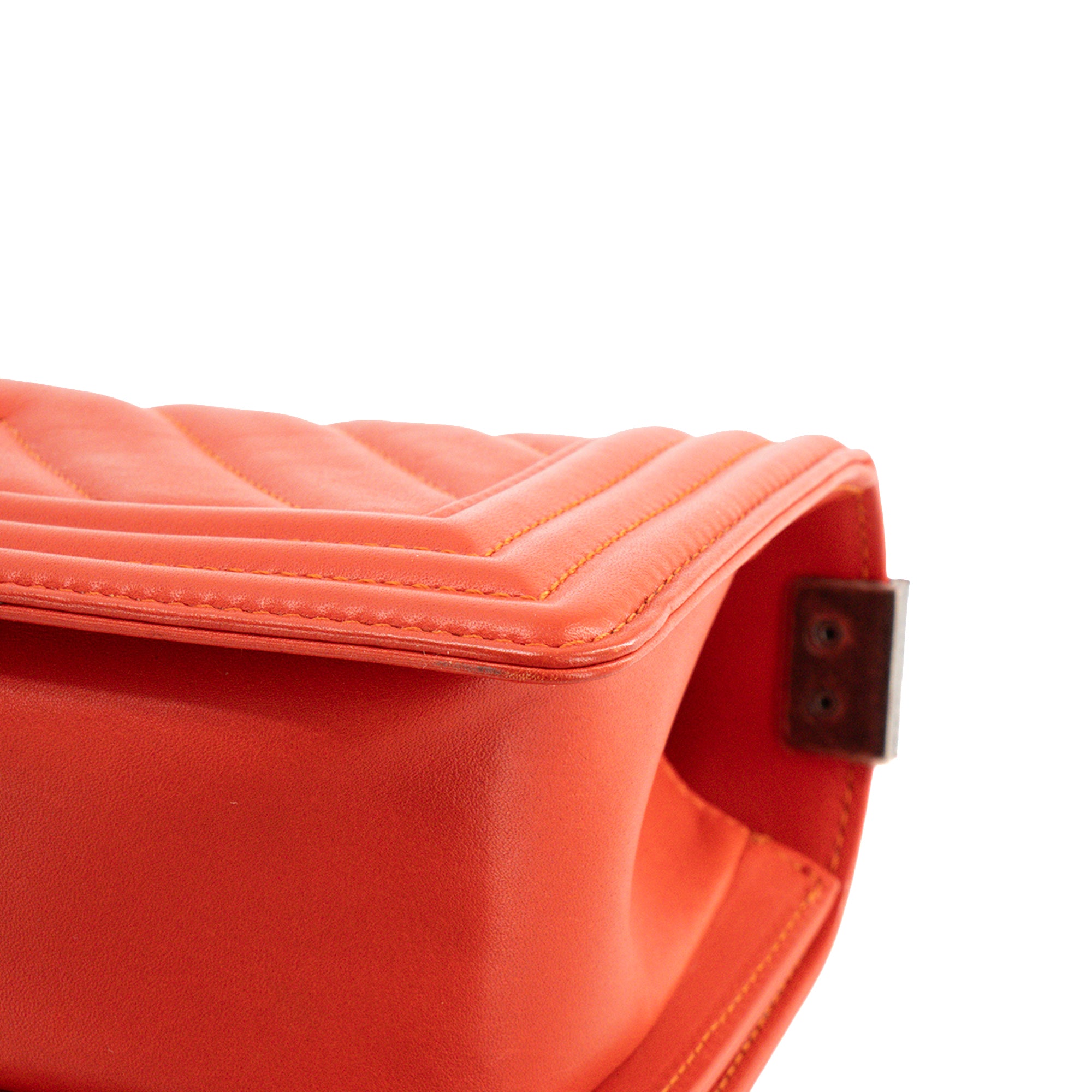 CHANEL - Sac à bandoulière Boy mini Chanel en cuir lisse orange