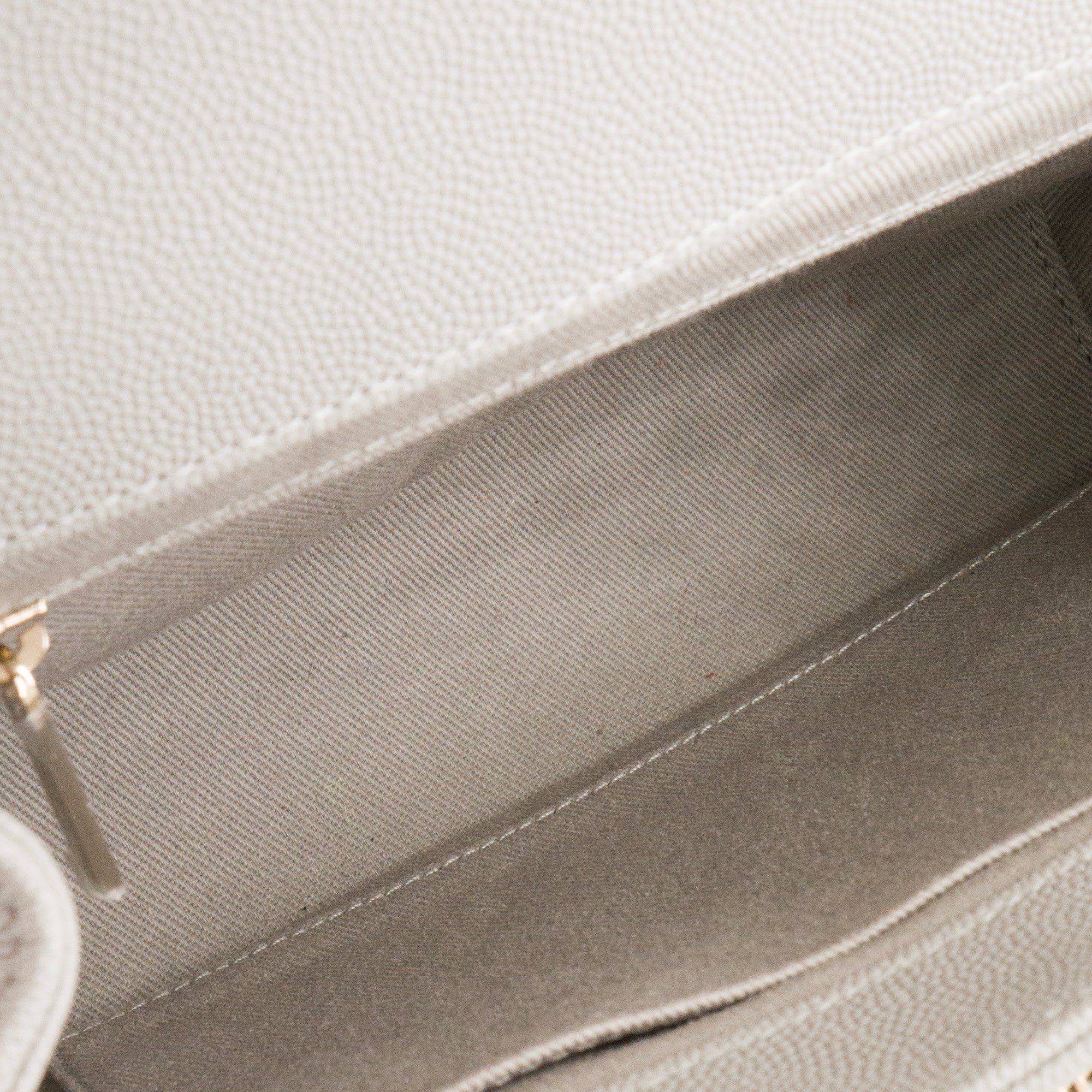 CHANEL - Sac à bandoulière Business Affinity Chanel en cuir caviar gris