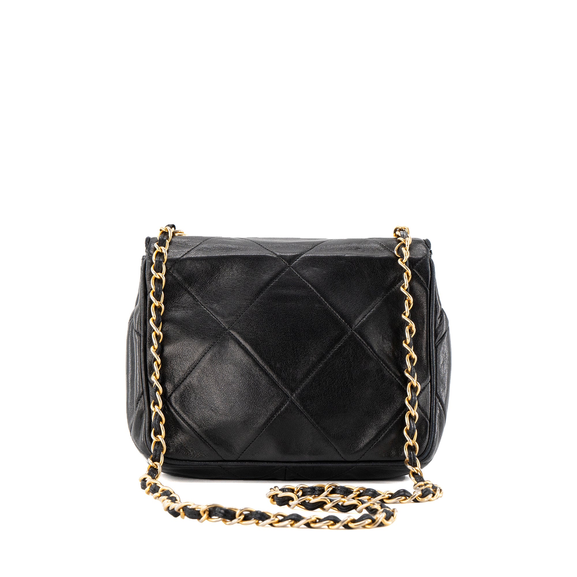 CHANEL - Sac à bandoulière Chanel en cuir lisse noir vintage