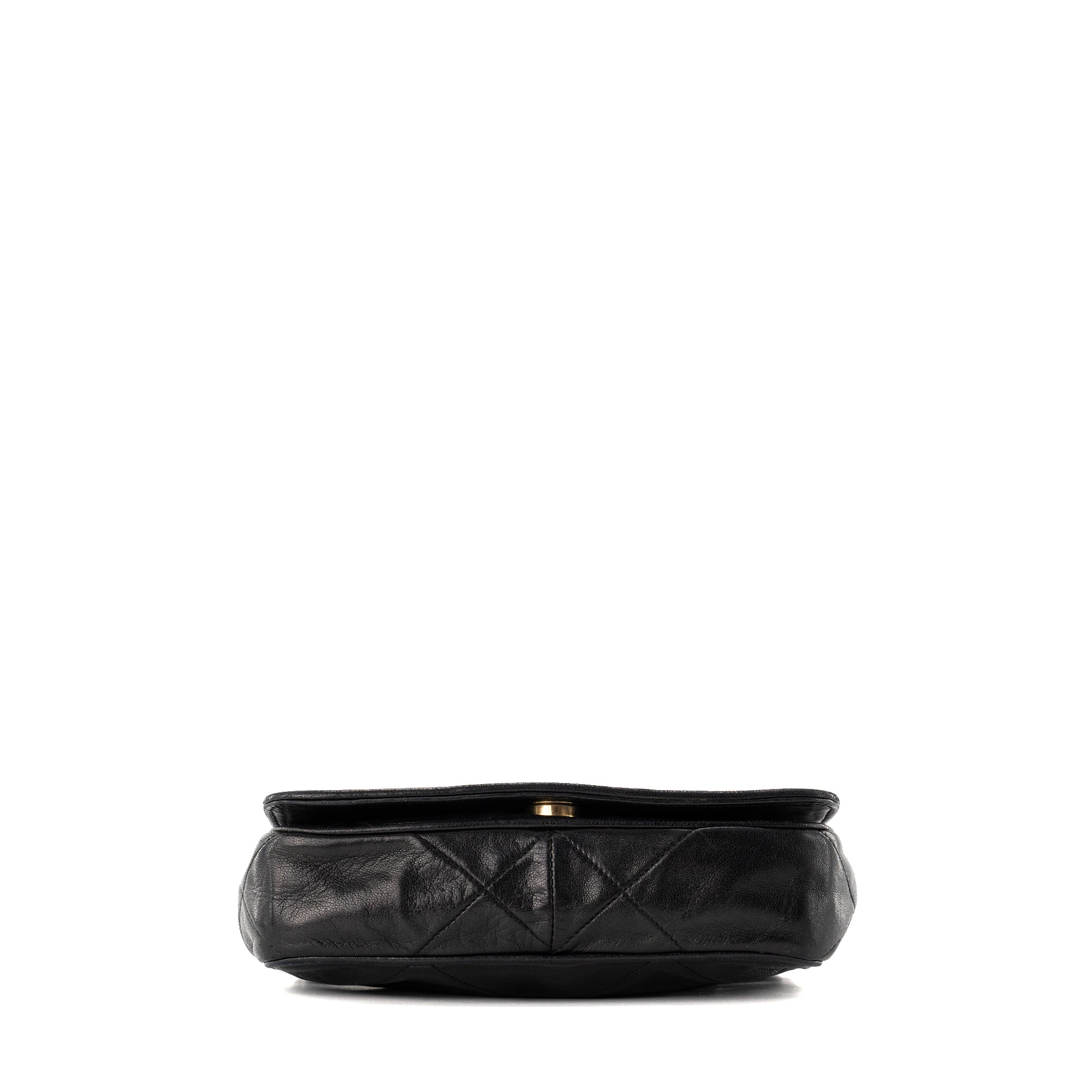 CHANEL - Sac à bandoulière Chanel en cuir lisse noir vintage