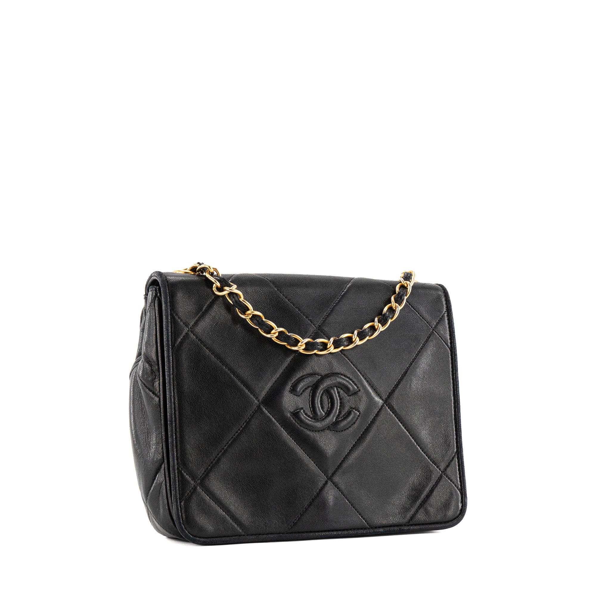 CHANEL - Sac à bandoulière Chanel en cuir lisse noir vintage
