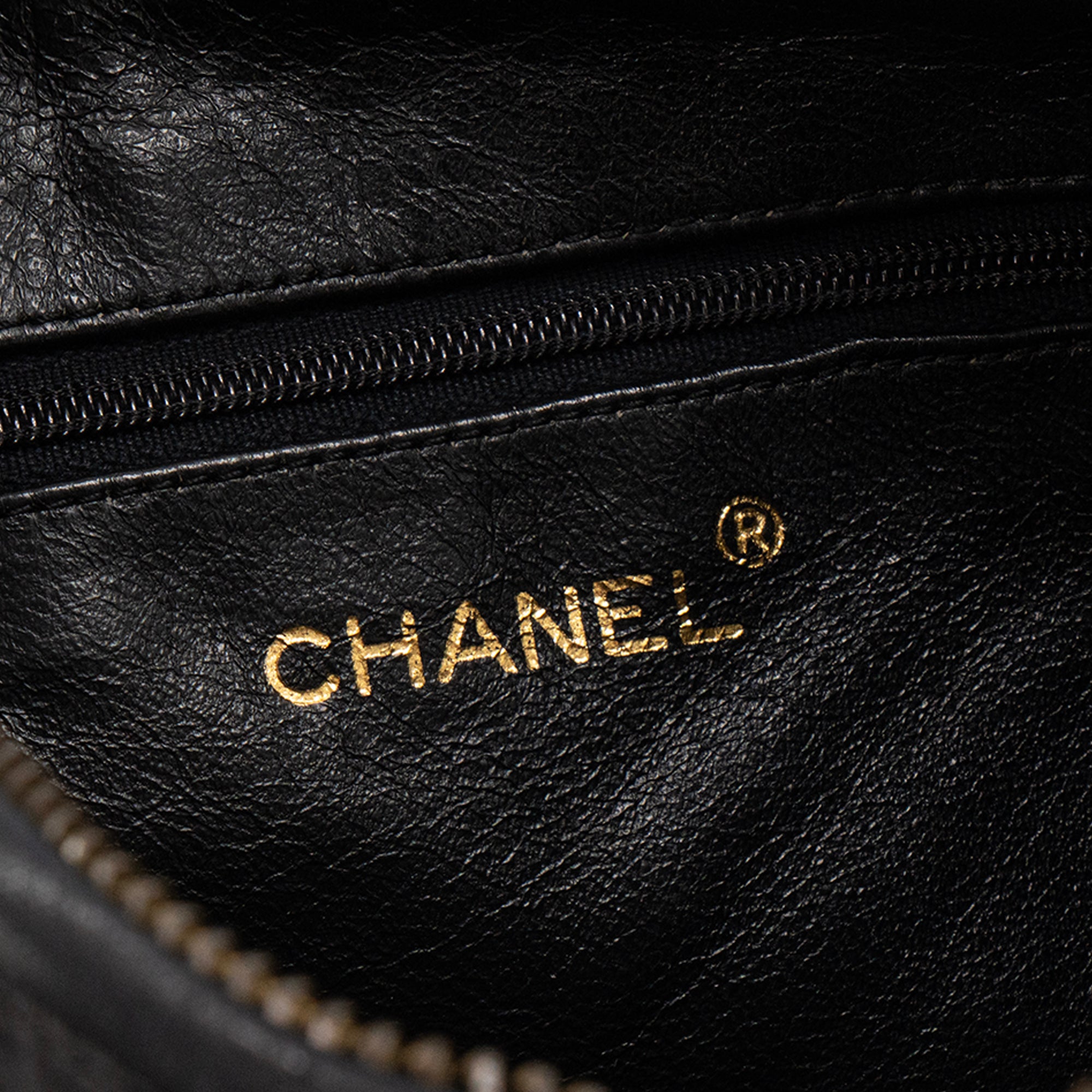 CHANEL - Sac à bandoulière Caméra Chanel en cuir lisse noir vintage