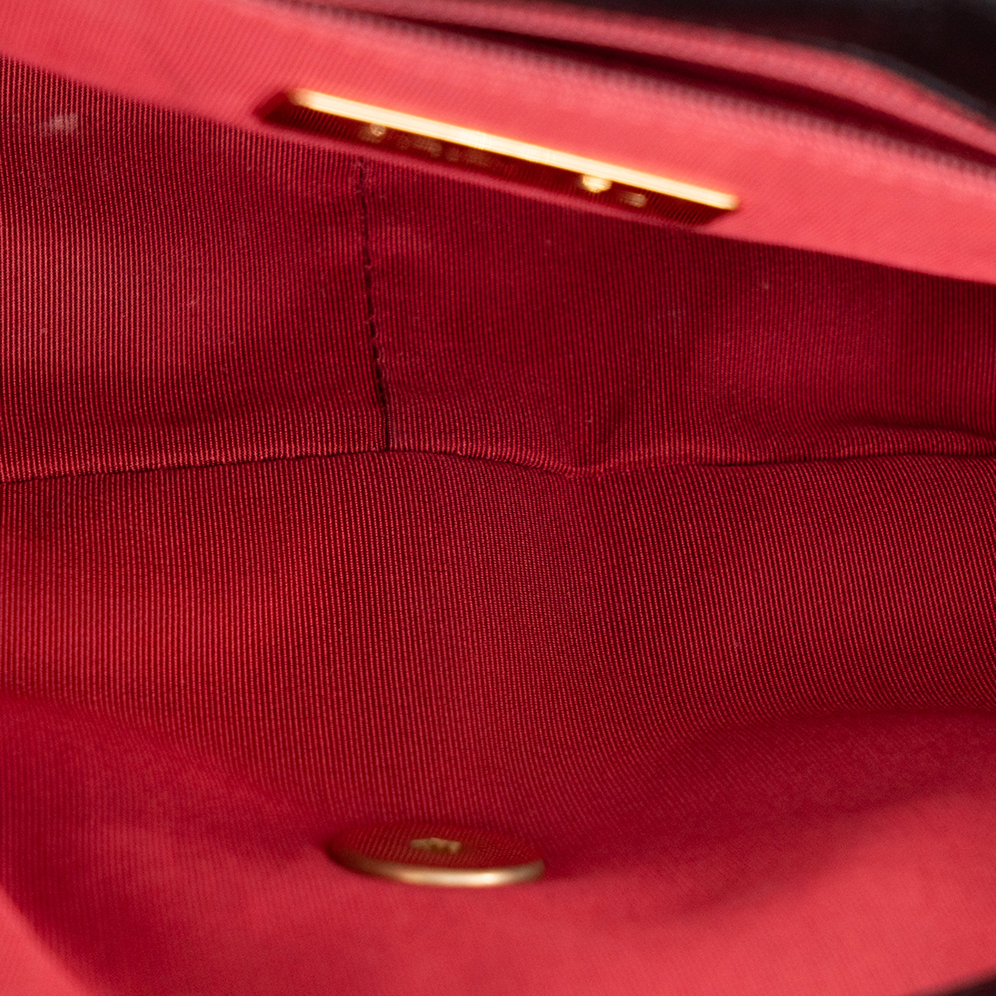 CHANEL - Sac à bandoulière Chanel 19 en cuir lisse noir