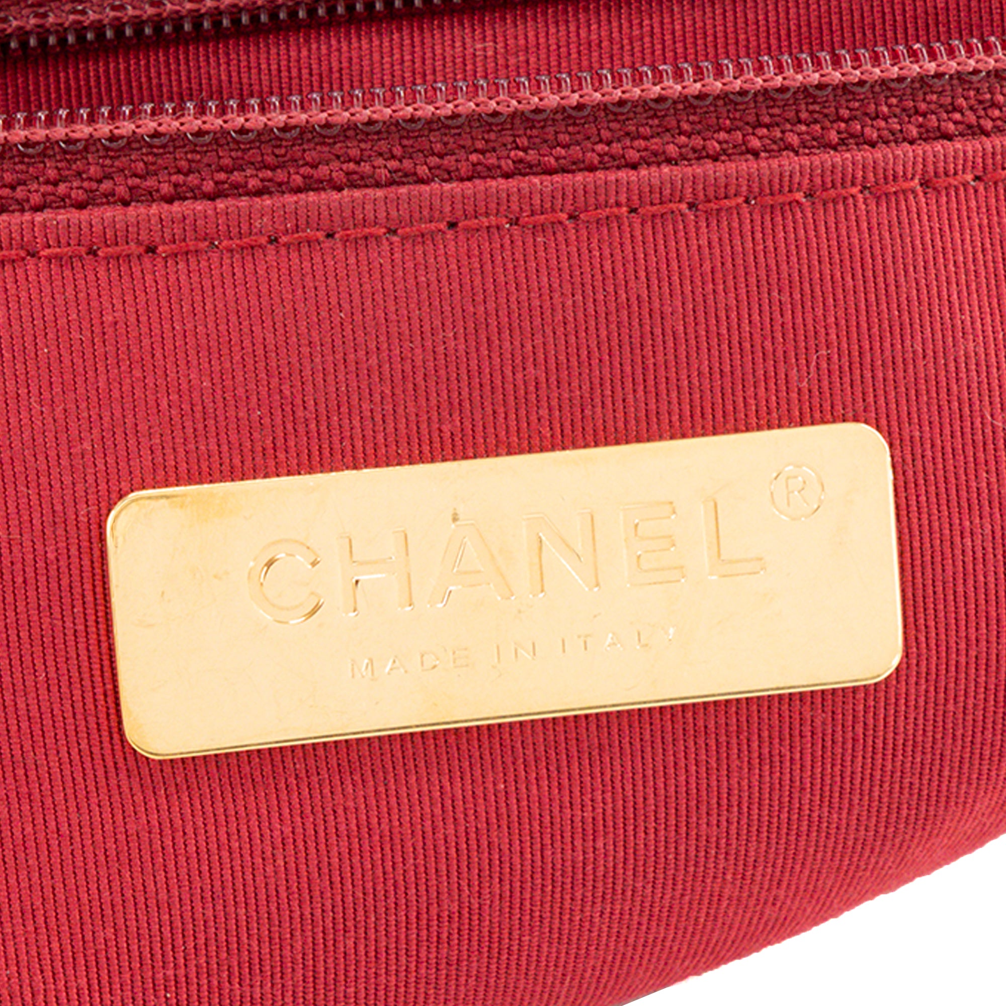 CHANEL - Sac à bandoulière Chanel 19 en cuir lisse noir