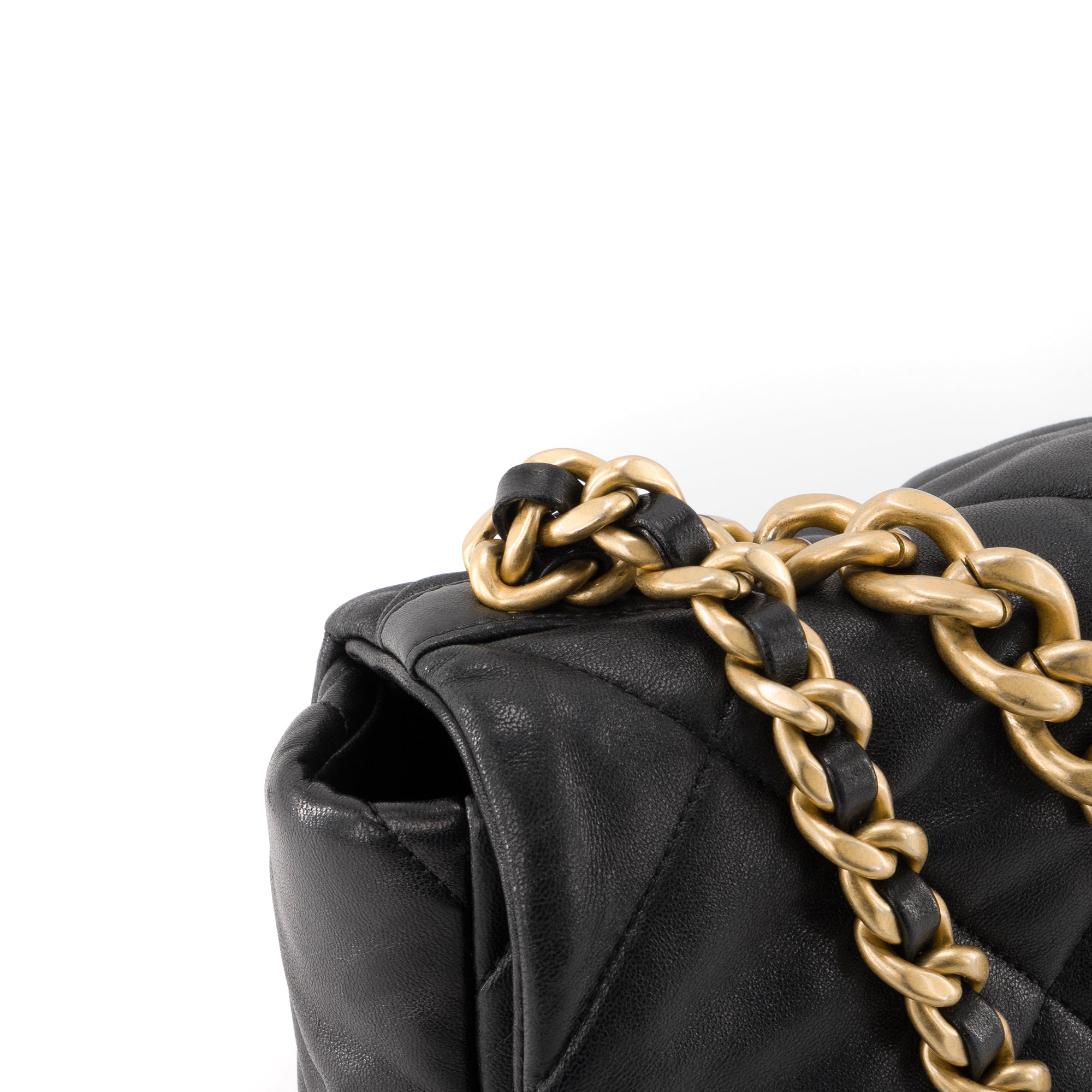 CHANEL - Sac à bandoulière Chanel 19 en cuir lisse noir