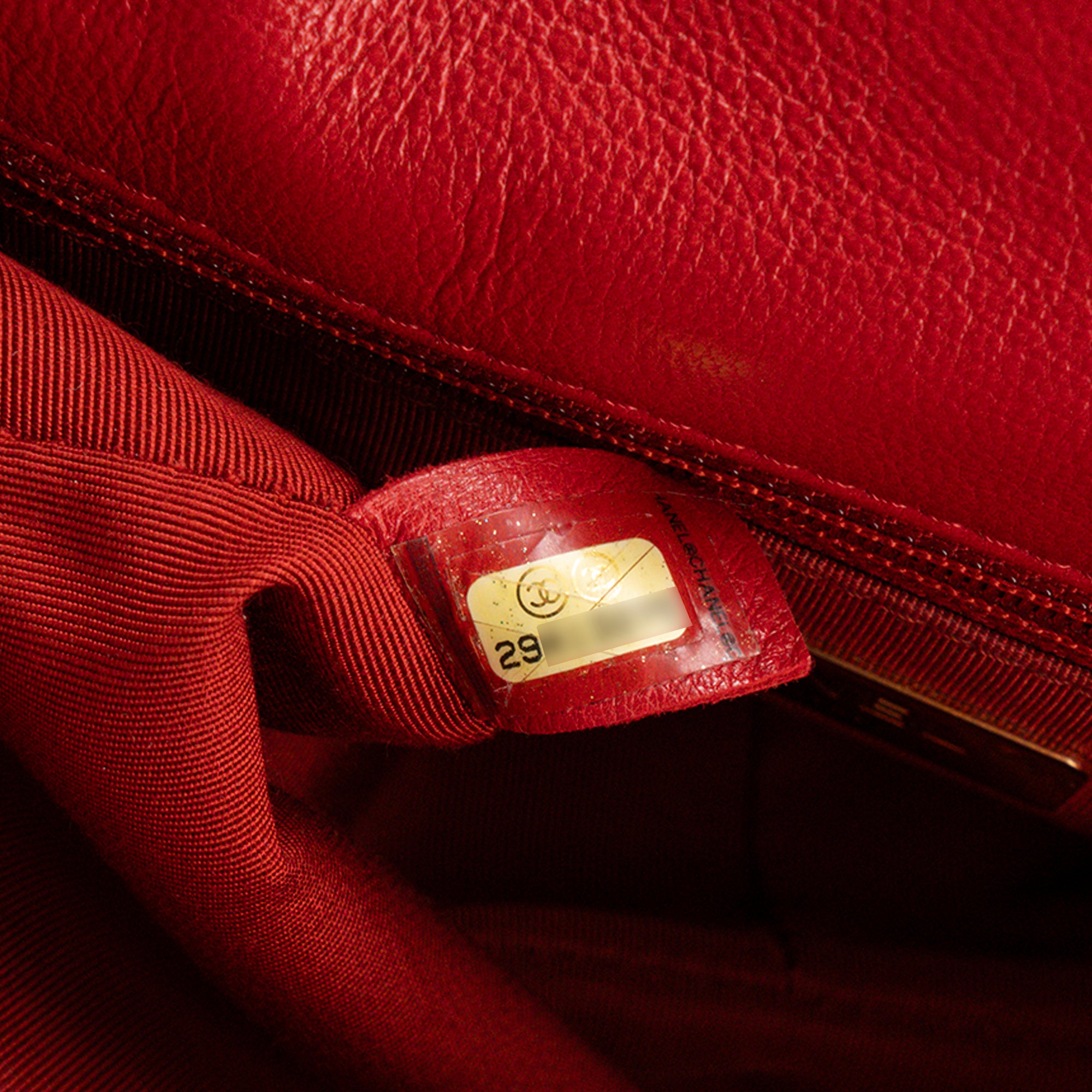 CHANEL - Sac à bandoulière Chanel 19 en cuir lisse rouge