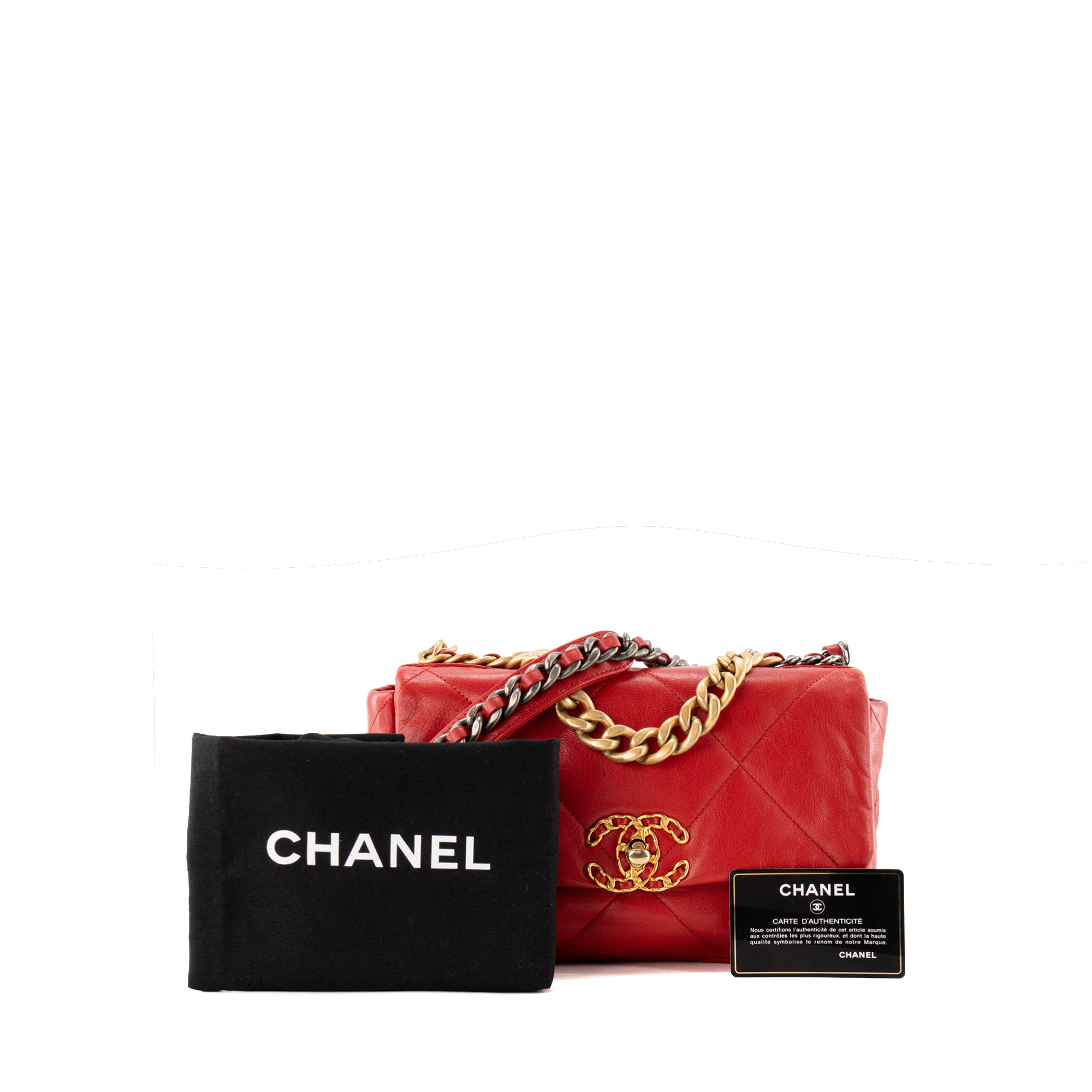 CHANEL - Sac à bandoulière Chanel 19 en cuir lisse rouge