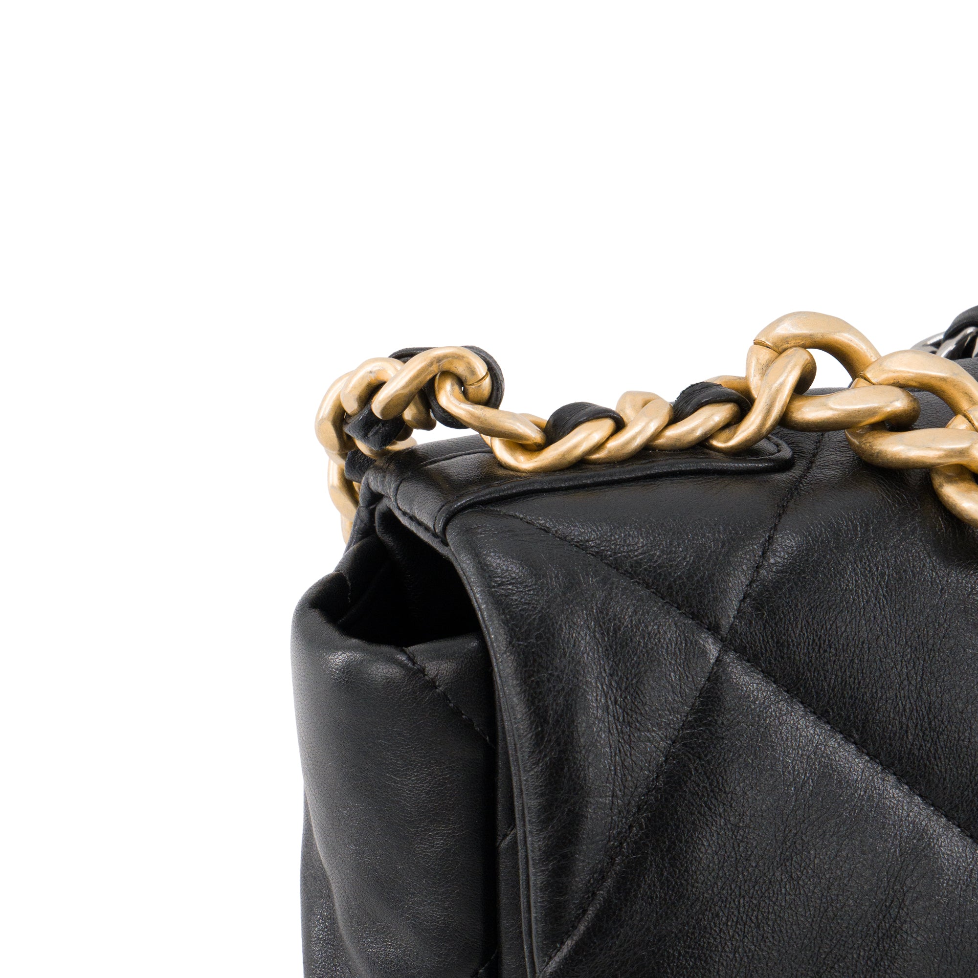 CHANEL - Sac à bandoulière Chanel 19 grand modèle en cuir lisse noir