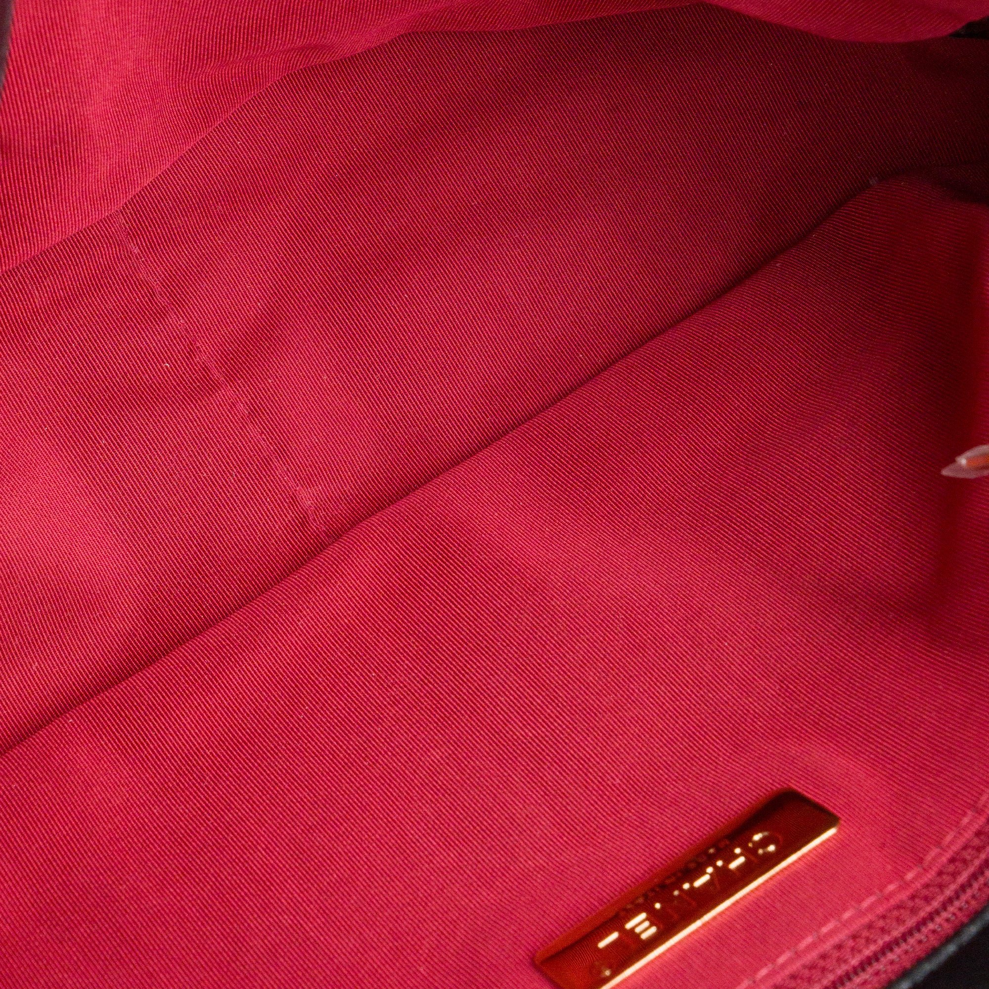 CHANEL - Sac à bandoulière Chanel 19 grand modèle en cuir lisse noir
